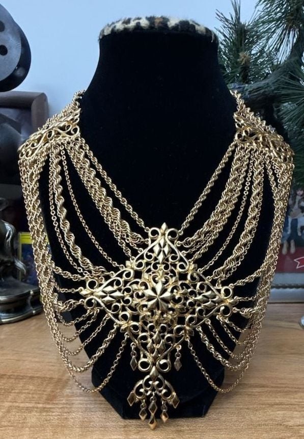 Magnificent 1969 Monet Gold-tone Festoon Chain Statement Necklace