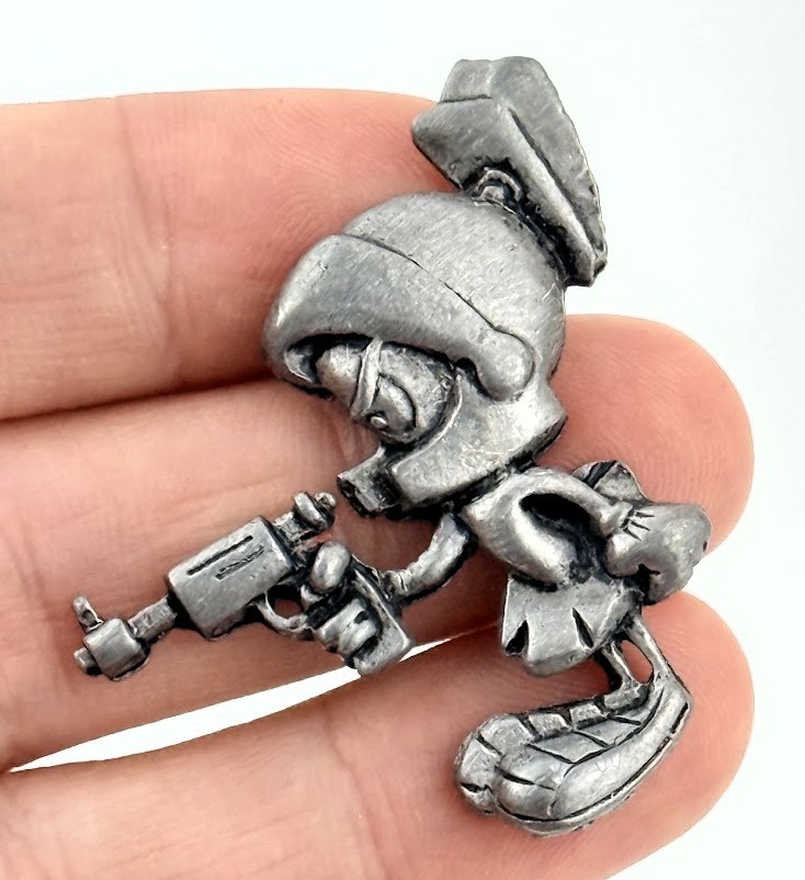 Vtg Marvin The Martian Ray Gun Pewter Tone Looney Tunes Warner Bros Brooch Pin Vtg Marvin The Martian Ray Gun Pewter Tone Looney Tunes Warner Bros Brooch Pin