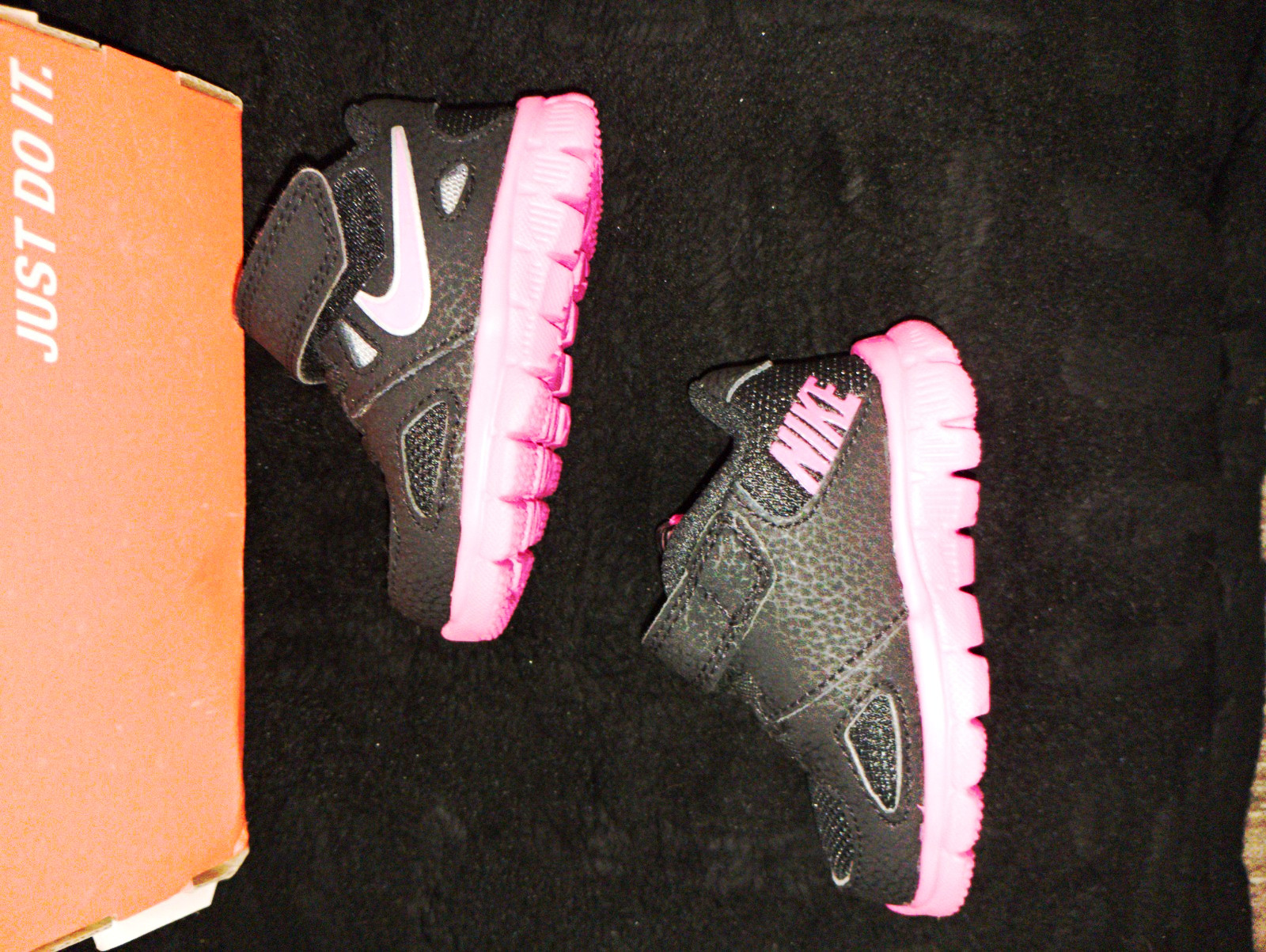 NIKE Flex Supreme TR 2 598875 001 Black/ Neon Pink NIB Size 3c USA NIKE Flex Supreme TR 2 598875 001 Black/ Neon Pink NIB Size 3c USA