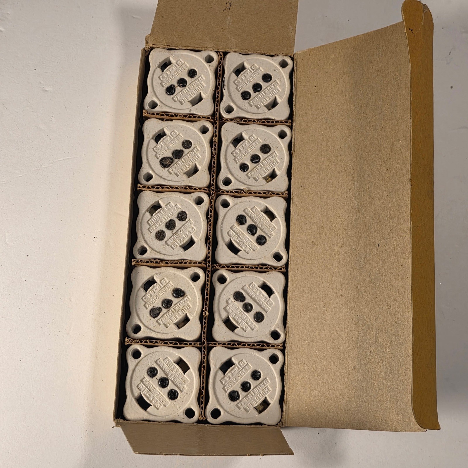 Vintage Hubbell 50715 Cleat Receptacle Porcelain qty 10 new 660 watts 250 volts Vintage Hubbell 50715 Cleat Receptacle Porcelain qty 10 new 660 watts 250 volts