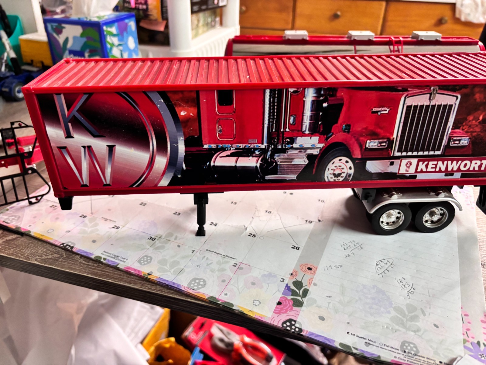 1/32 NEW RAY PLASTIC USED  KENWORTH RED DRY VAN, NO PACKAGING # C827