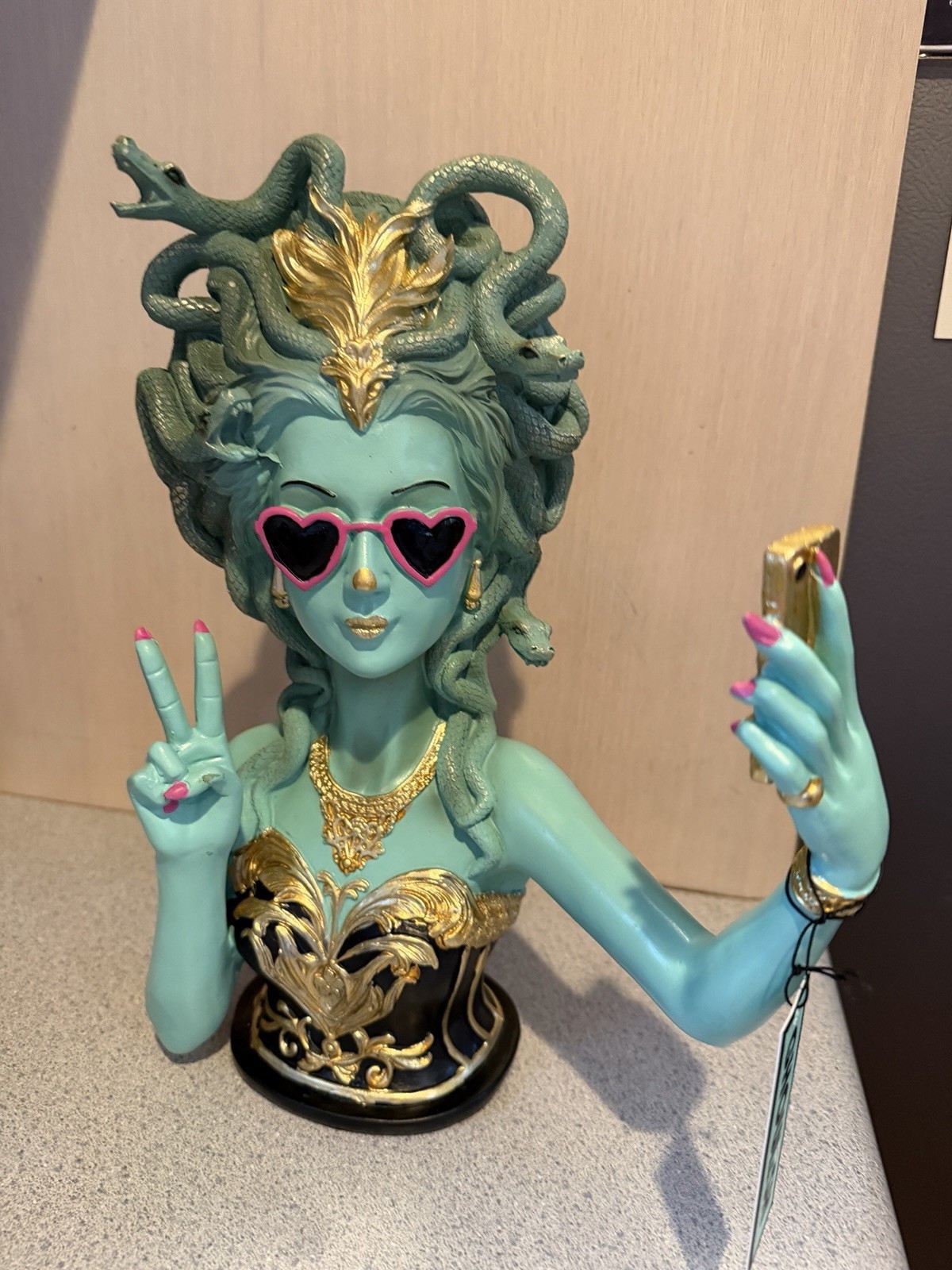 New Ghoulish Gold Glam Halloween Viral Medusa Selfie Bust Figure 12\
