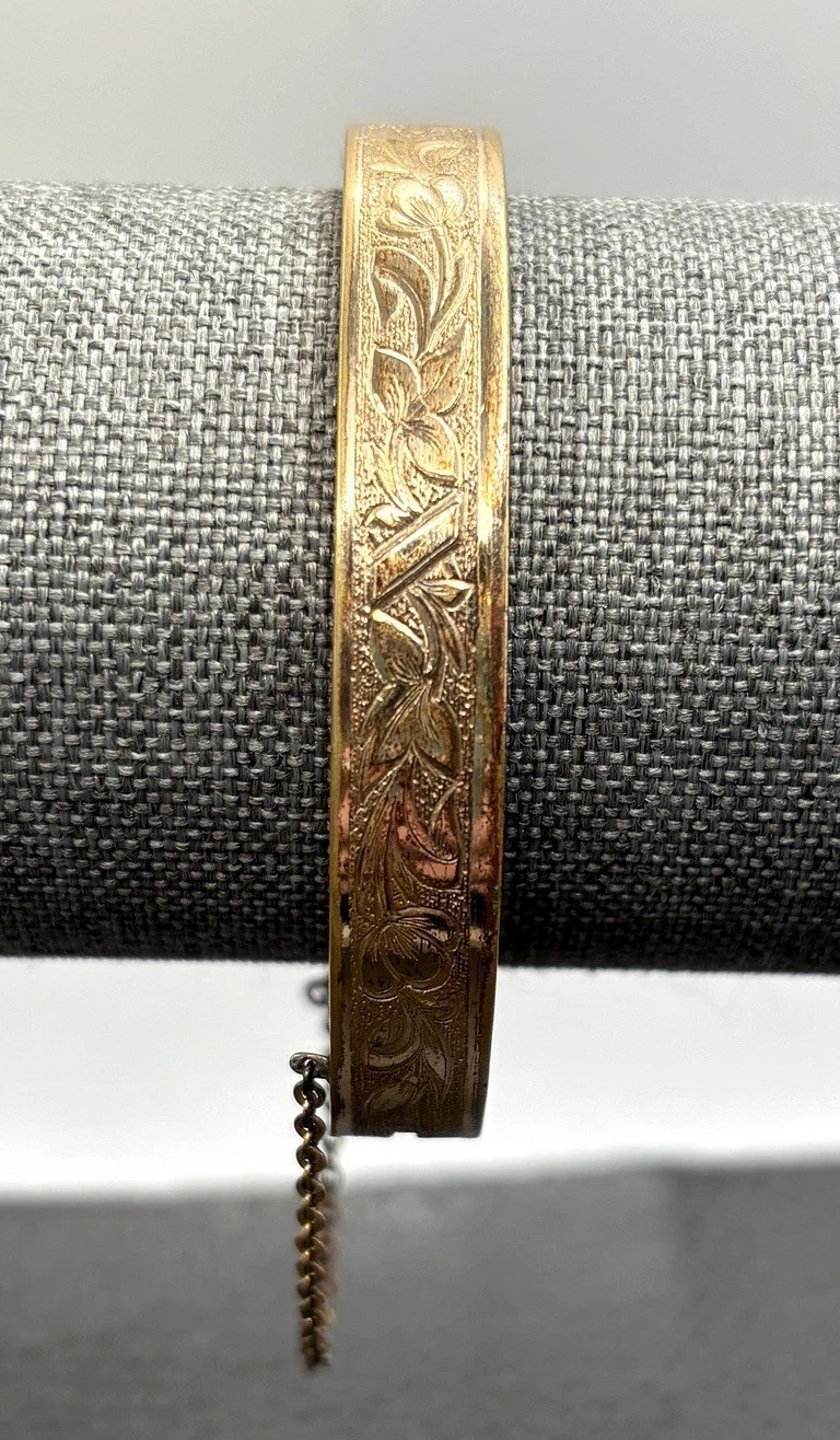 VTG B&B Victorian Engraved Ivy Leaves Hinged Bangle Bracelet Safety Chain 6.5”