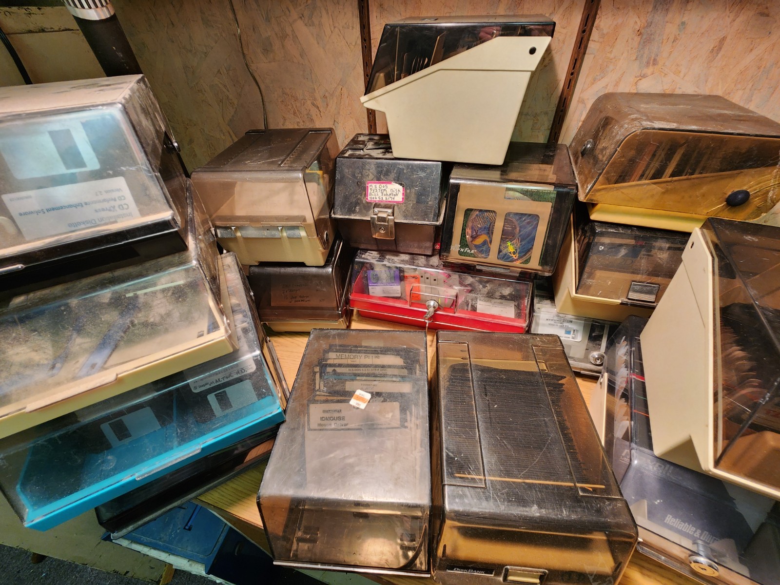 HUGE FLOPPY DISK LOT Mixed Used- 3.5