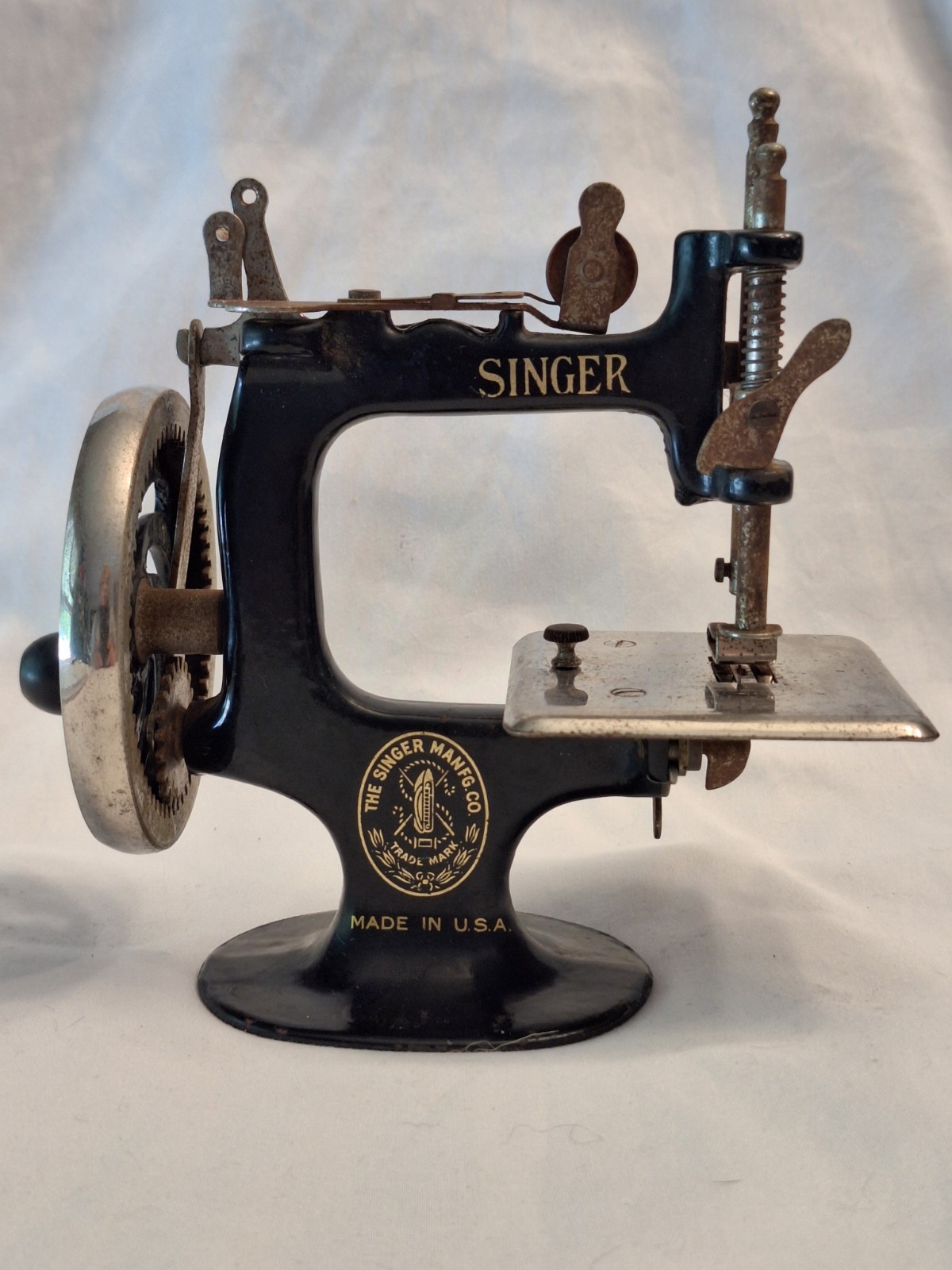 Antique Singer Sewing Machine 1910 Model 20 Child\'s Toy Antique Singer Sewing Machine 1910 Model 20 Child\'s Toy