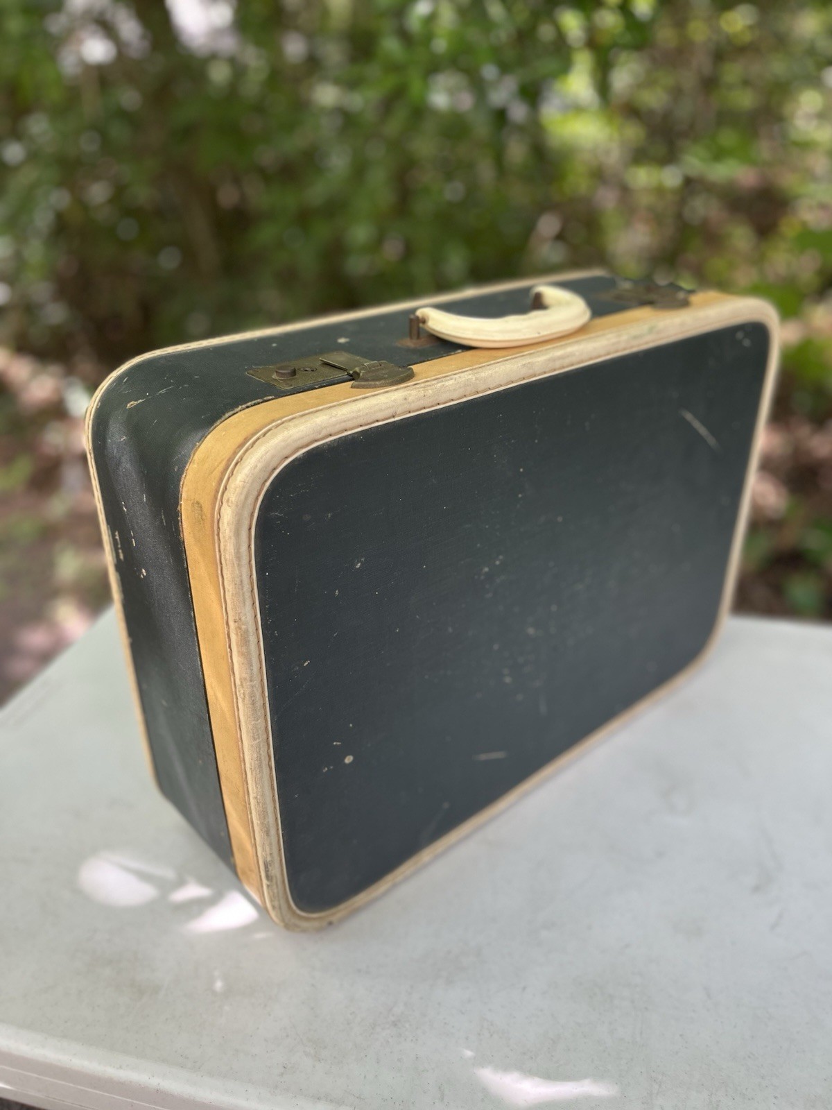 Vintage Mid-Century Retro Black Suitcase Luggage Eagle Lock Co Hardware 21