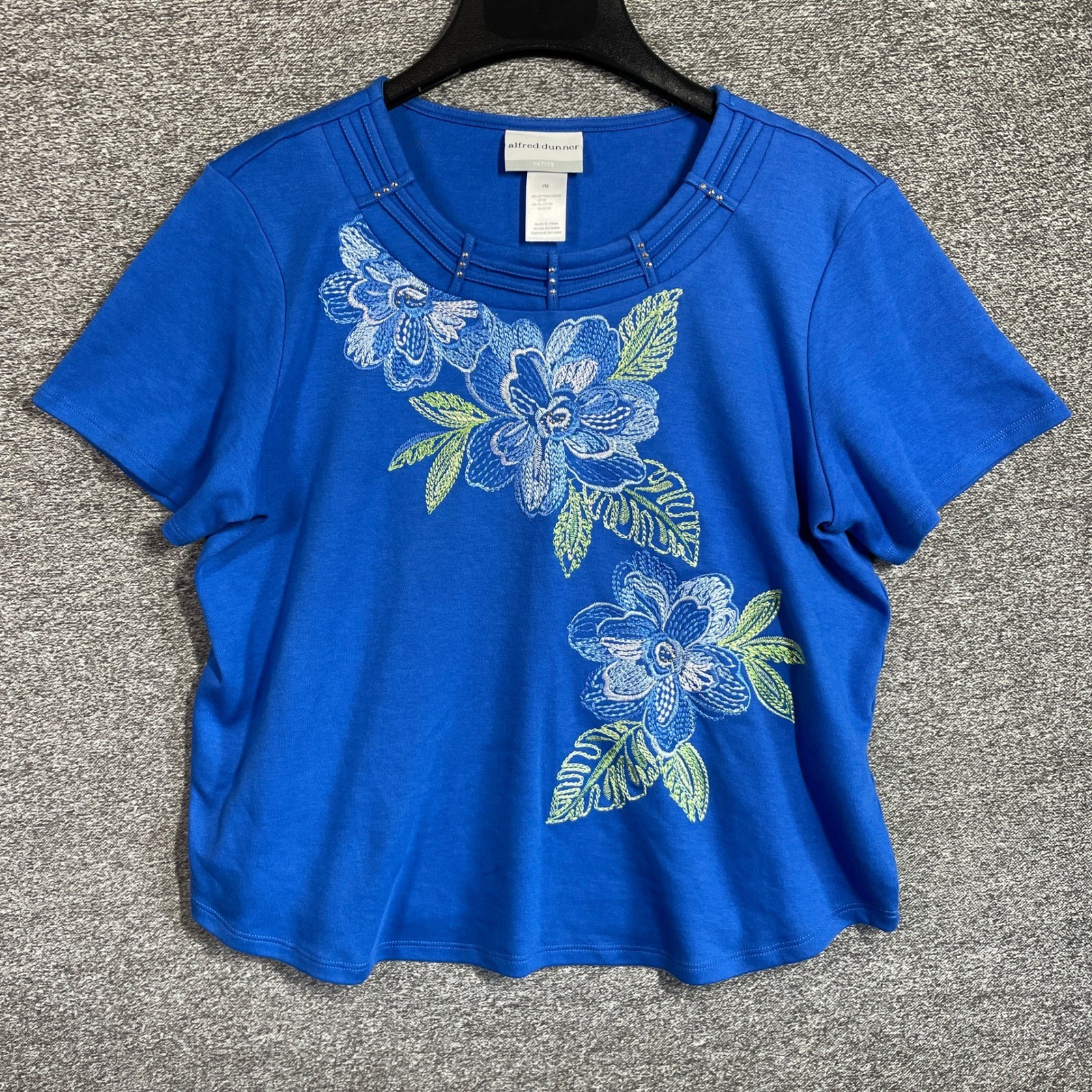 Alfred Dunner Top PM Petite Blue Floral Embroidered Short Sleeve Alfred Dunner Top PM Petite Blue Floral Embroidered Short Sleeve