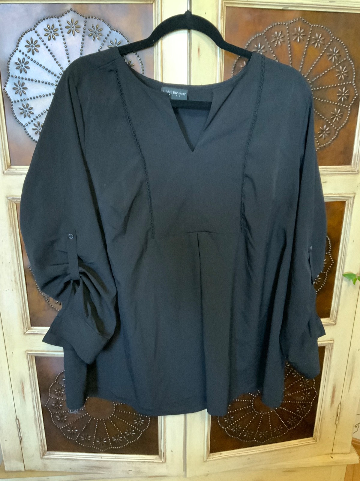 Lane Bryant Ladies Plus Size 14/16 Black Blouse with Sleeve Tab Lane Bryant Ladies Plus Size 14/16 Black Blouse with Sleeve Tab