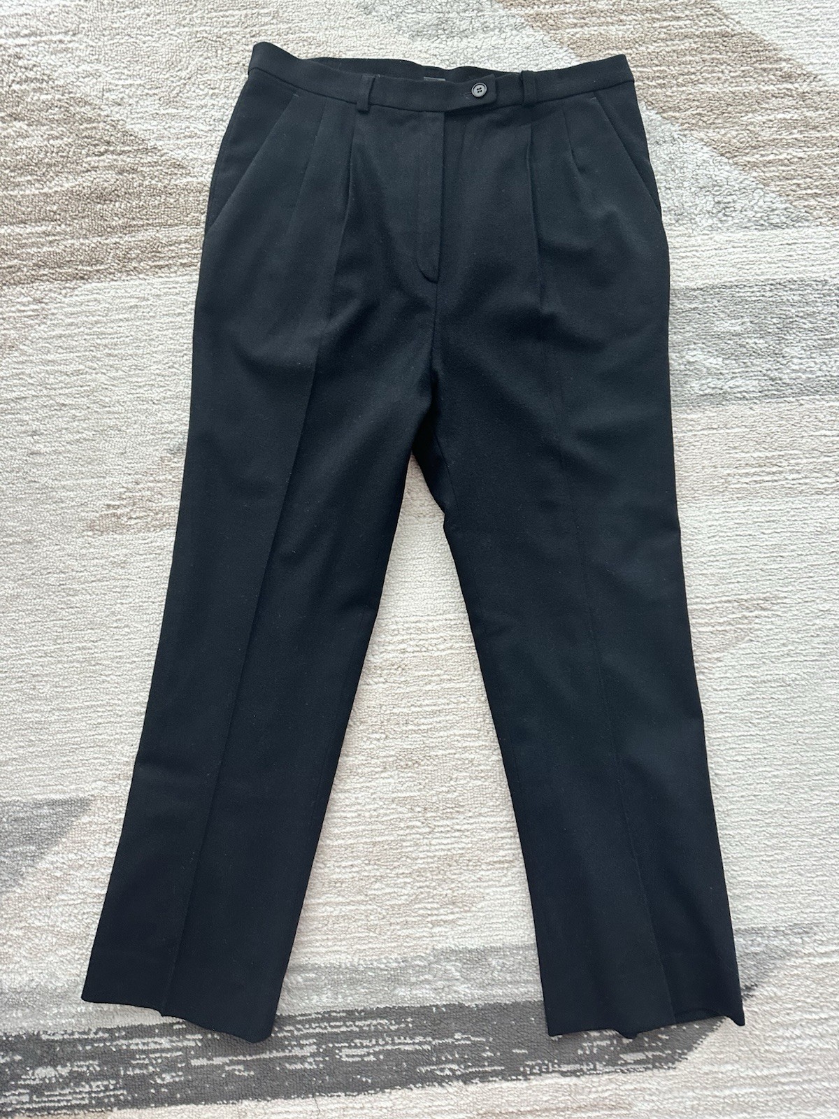 Saks Fifth Avenue Vintage Wool Black Pleated Trousers Made In Germany Size 10 Saks Fifth Avenue Vintage Wool Black Pleated Trousers Made In Germany Size 10