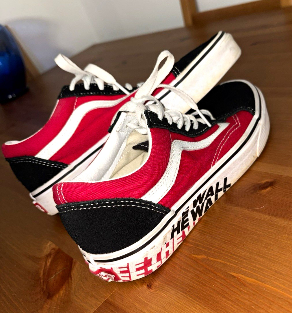 VANS Old Skool Men’s 7.5 Red/Black/White Colorblock Canvas Lace-Up VANS Old Skool Men’s 7.5 Red/Black/White Colorblock Canvas Lace-Up