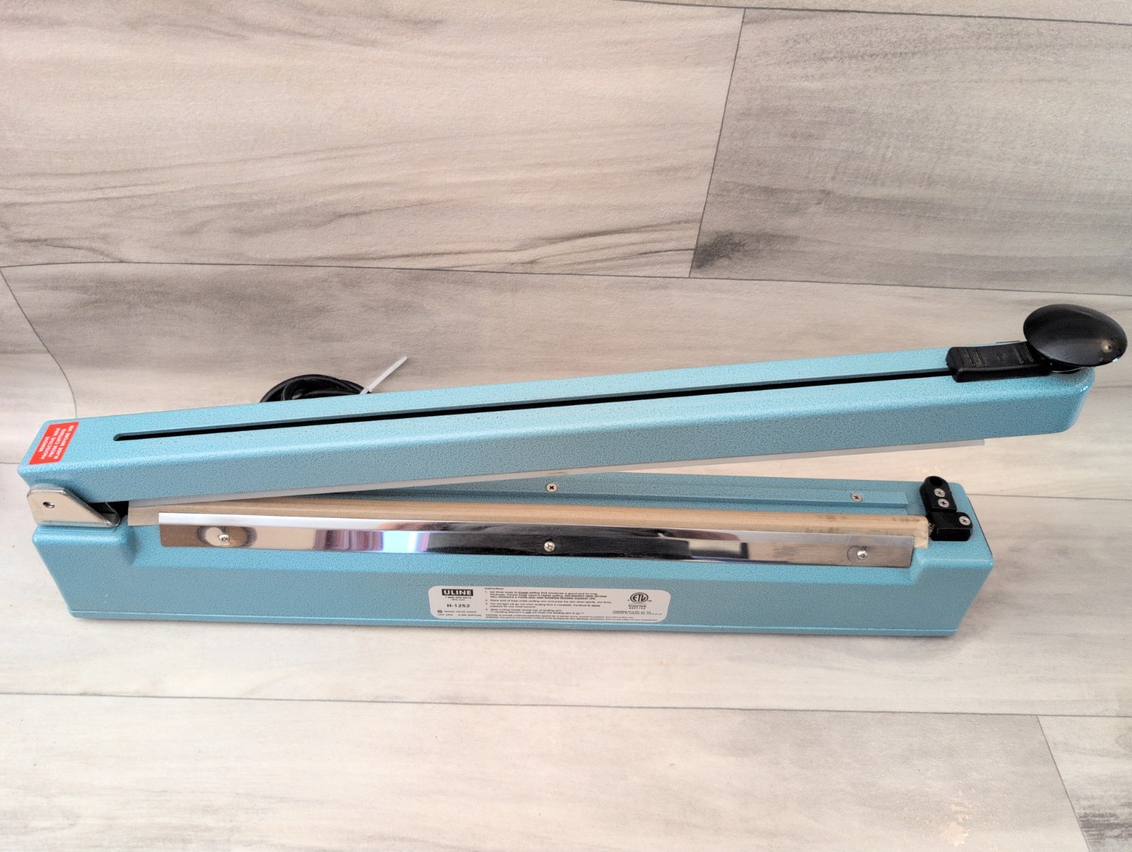 Uline H-1252 Impulse Bag Sealer w/ Cutter 20\