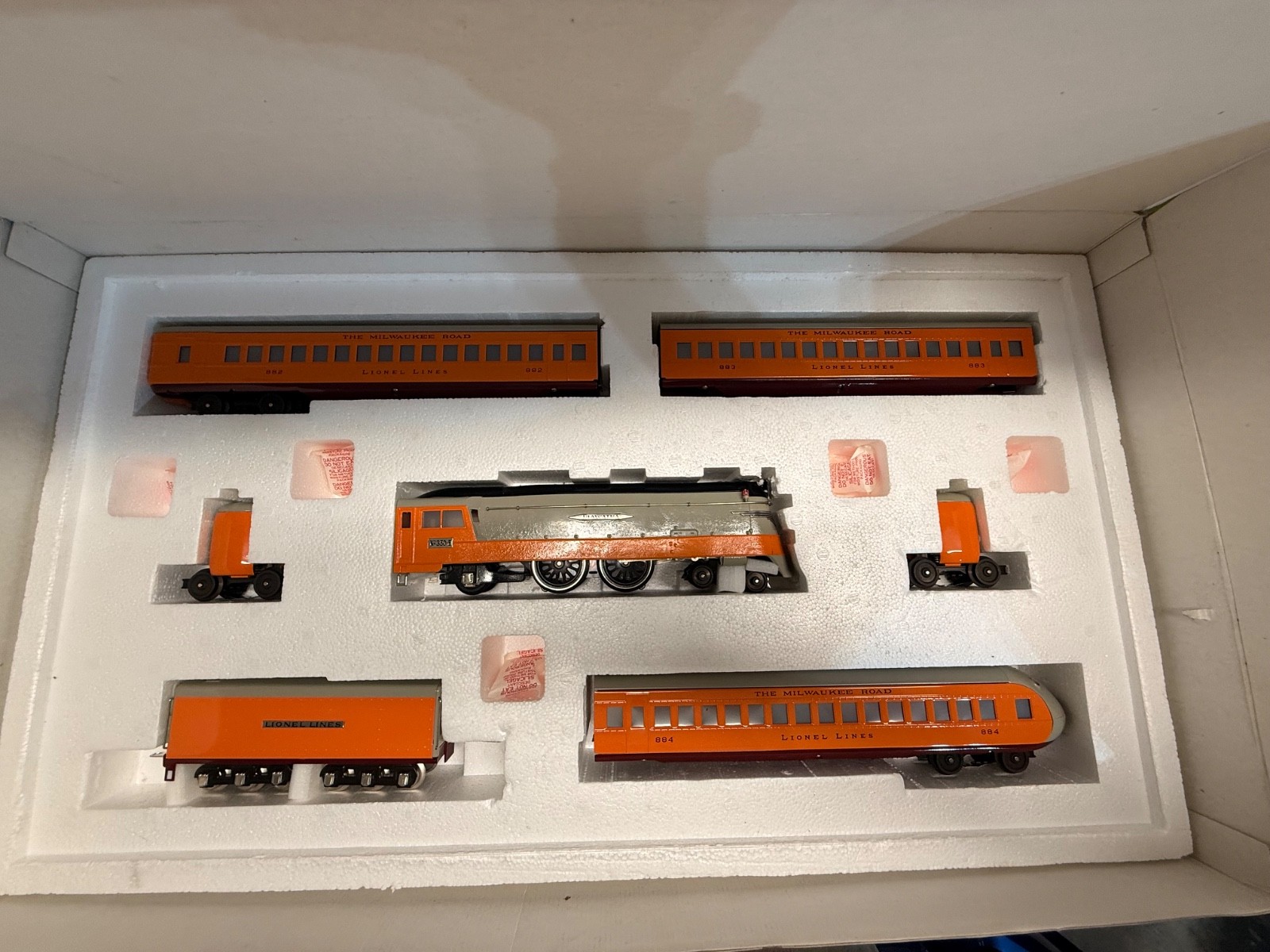 ORIGINAL LIONEL 6-51000 HIAWATHA PASSENGER SET IN OB - 1988 - MINT CONDITION ORIGINAL LIONEL 6-51000 HIAWATHA PASSENGER SET IN OB - 1988 - MINT CONDITION