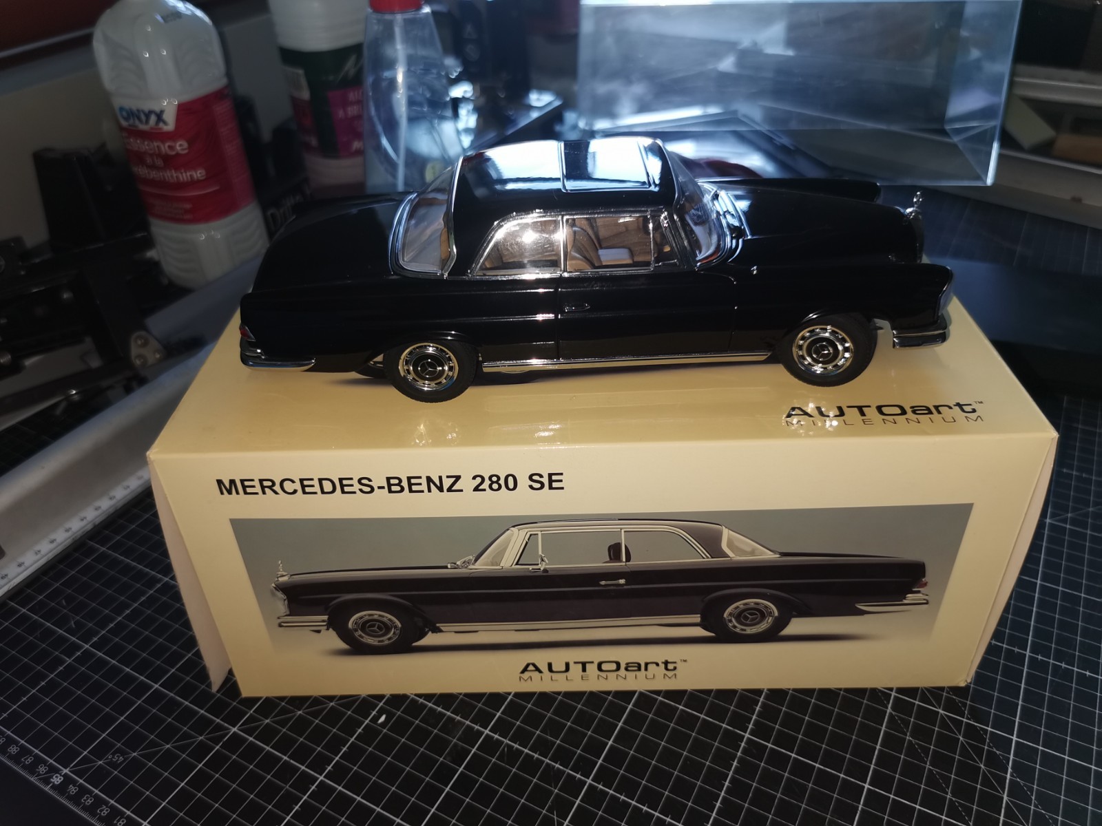 Mercedes 280 SE BLACK Autoart 1/18 76286 NEW Mercedes 280 SE BLACK Autoart 1/18 76286 NEW