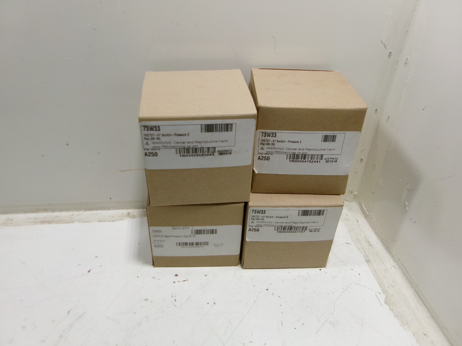LOT OF 4 NEW Lennox 73W33 Pressure Switch .68/.35 2 Stage Replacement.R416 LOT OF 4 NEW Lennox 73W33 Pressure Switch .68/.35 2 Stage Replacement.R416
