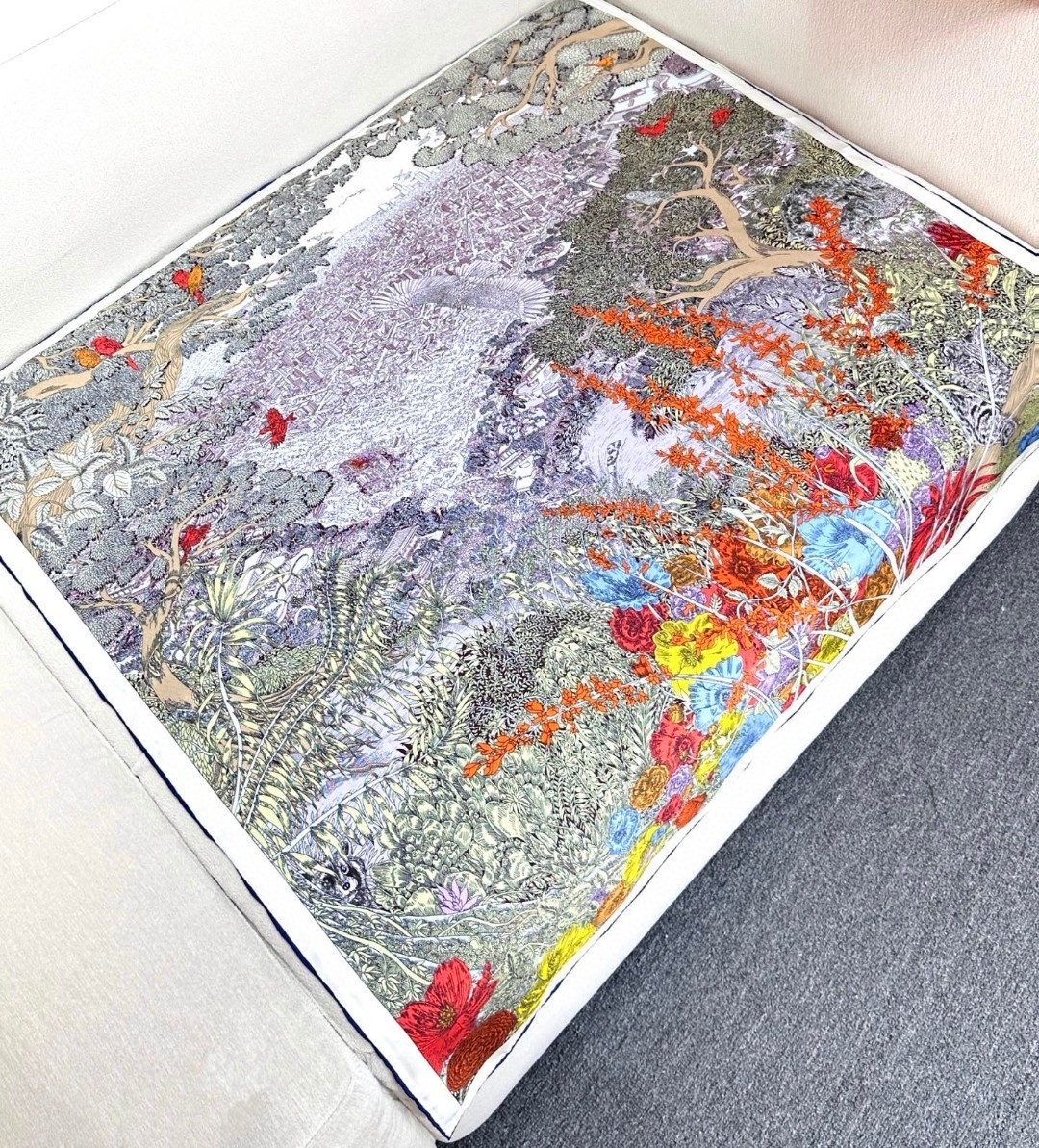 Hermès Women\'s Jungle wildlife print Pattern Design Square silk scarf 35*35in Hermès Women\'s Jungle wildlife print Pattern Design Square silk scarf 35*35in