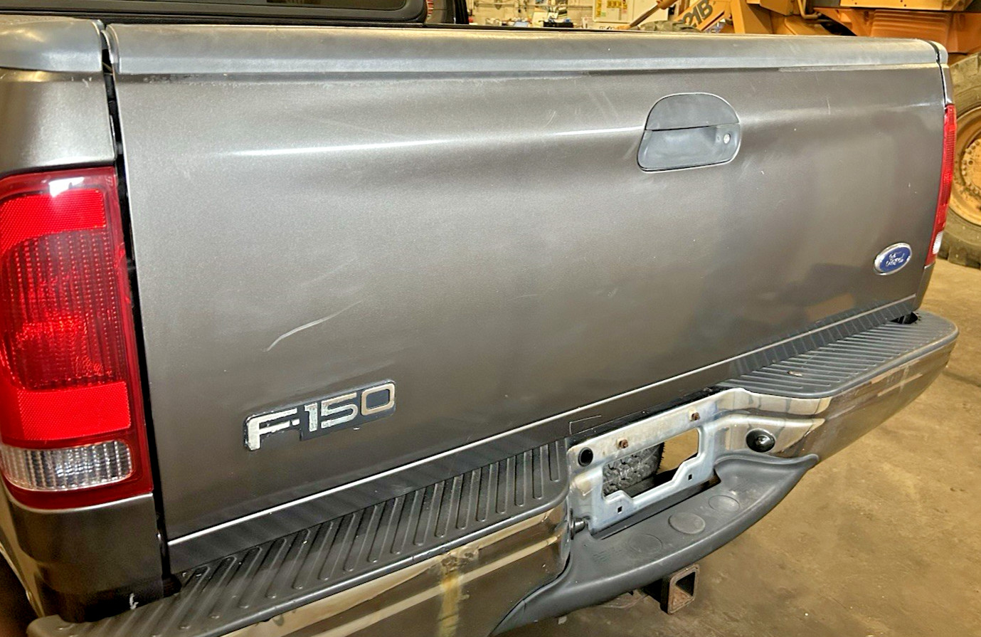 2003 ford f150 tail gate ( fleet side ) 1997-2003 Paint : CX 2003 ford f150 tail gate ( fleet side ) 1997-2003 Paint : CX