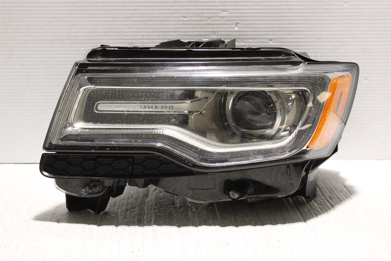 2014-2016 Jeep Grand Cherokee Left Side HID Headlight Assembly OEM 68111001AM