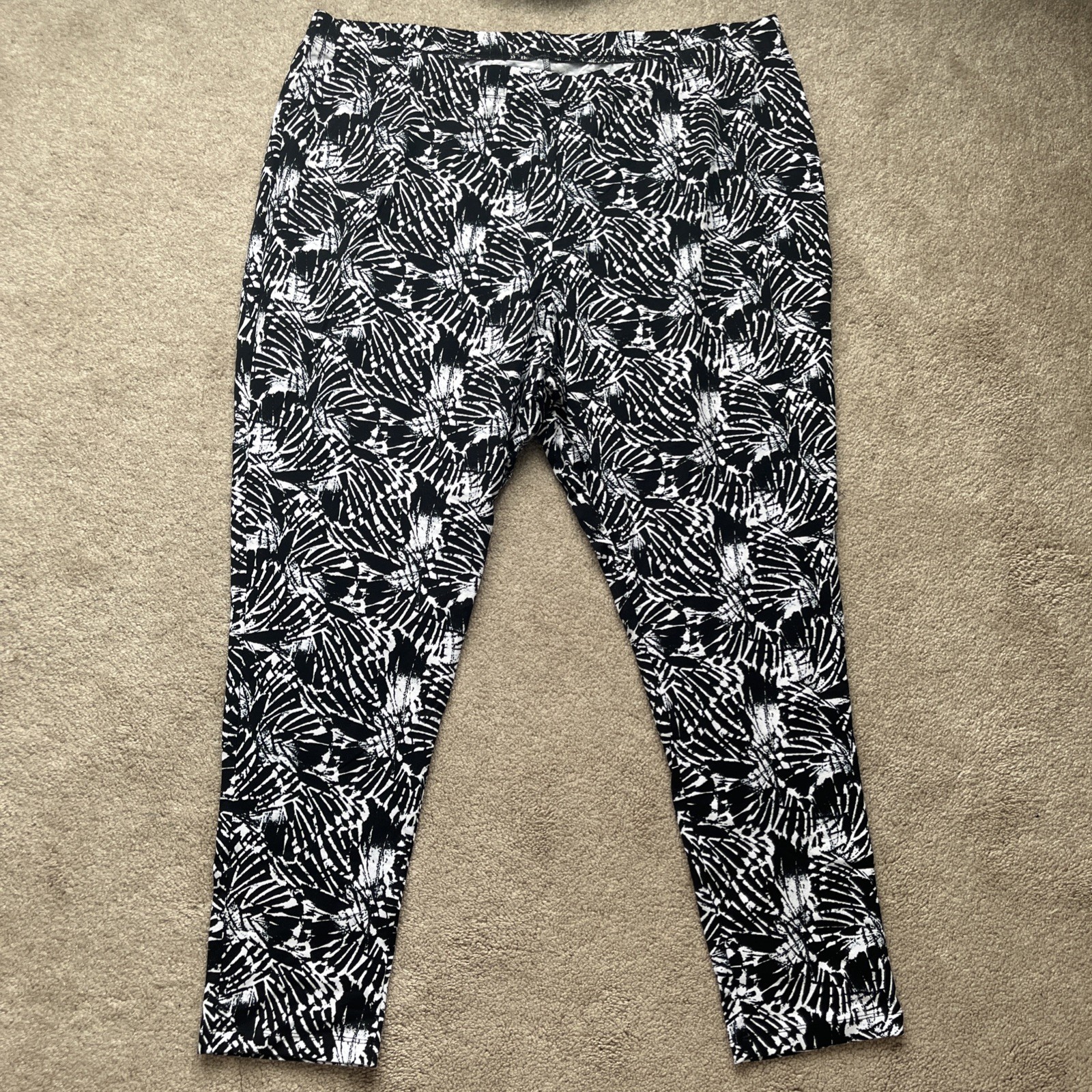 Roaman’s Pants Womens 3X 30/32 Pull On Stretch Black Tropical Straight Leg Roaman’s Pants Womens 3X 30/32 Pull On Stretch Black Tropical Straight Leg