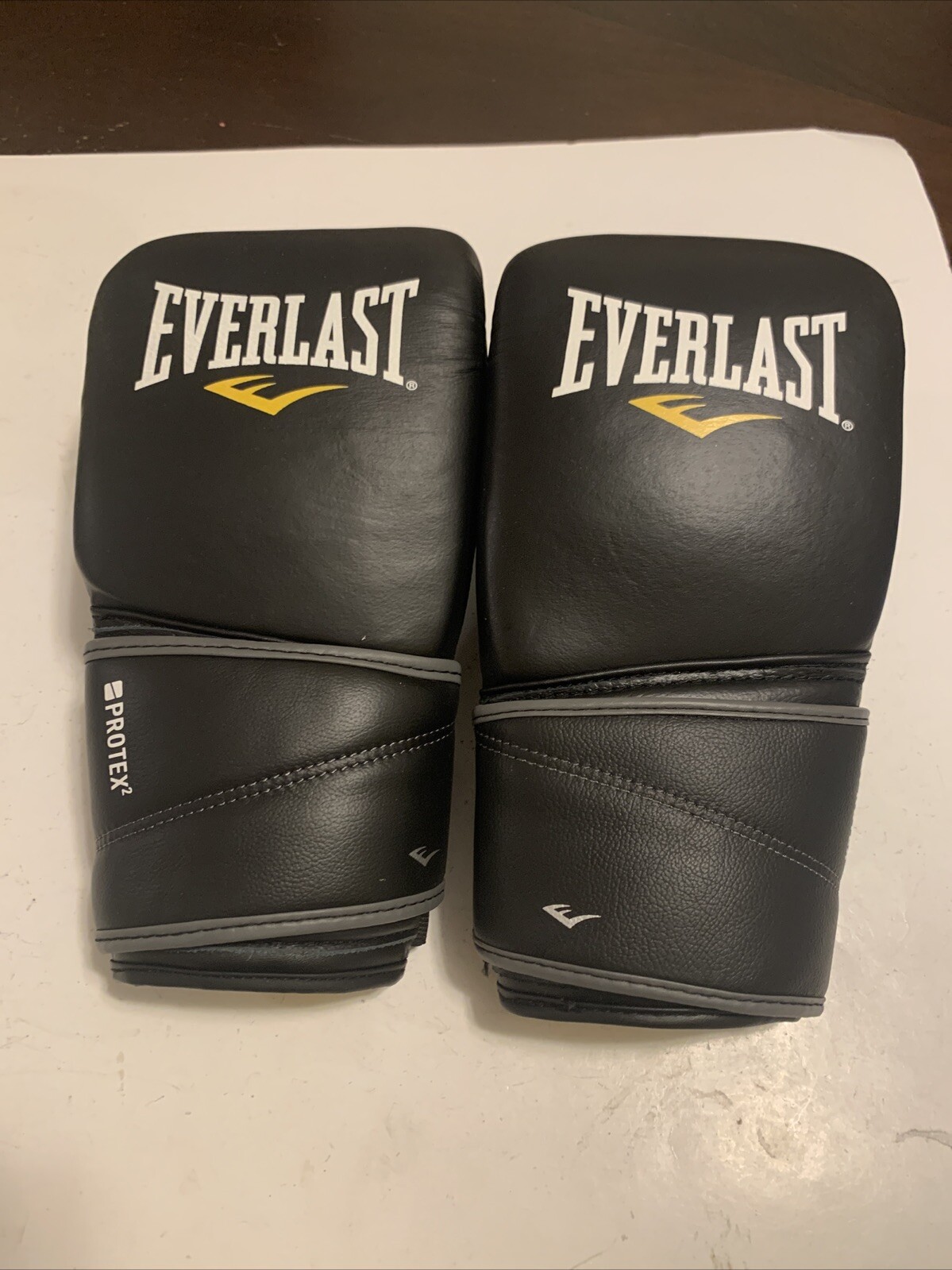 Everlast Protex 2 Black 16 Oz. Boxing Training Gloves - Size S/M. #635