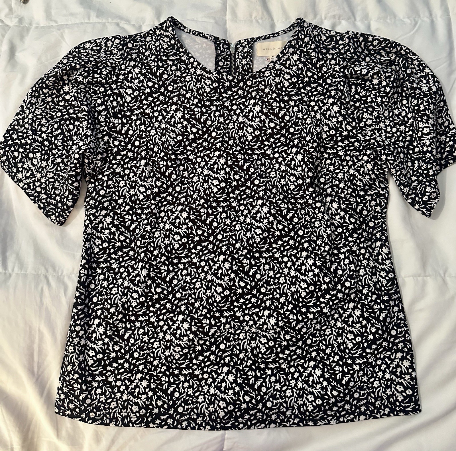 Melloday Womens XL Black White Floral Short Sleeve Blouse Exposed Back Zip Top Melloday Womens XL Black White Floral Short Sleeve Blouse Exposed Back Zip Top