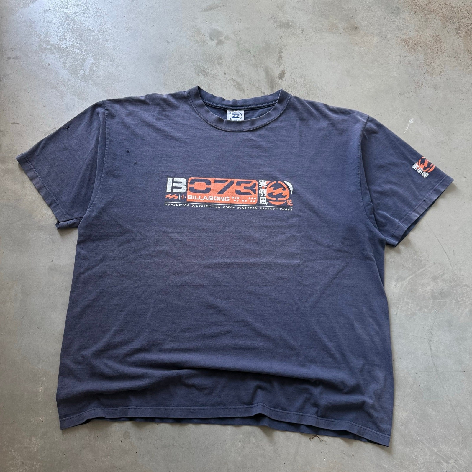 Vintage 90’s Billabong Surf Logo Faded Distressed Retro Graphic T-shirt Size XL Vintage 90’s Billabong Surf Logo Faded Distressed Retro Graphic T-shirt Size XL