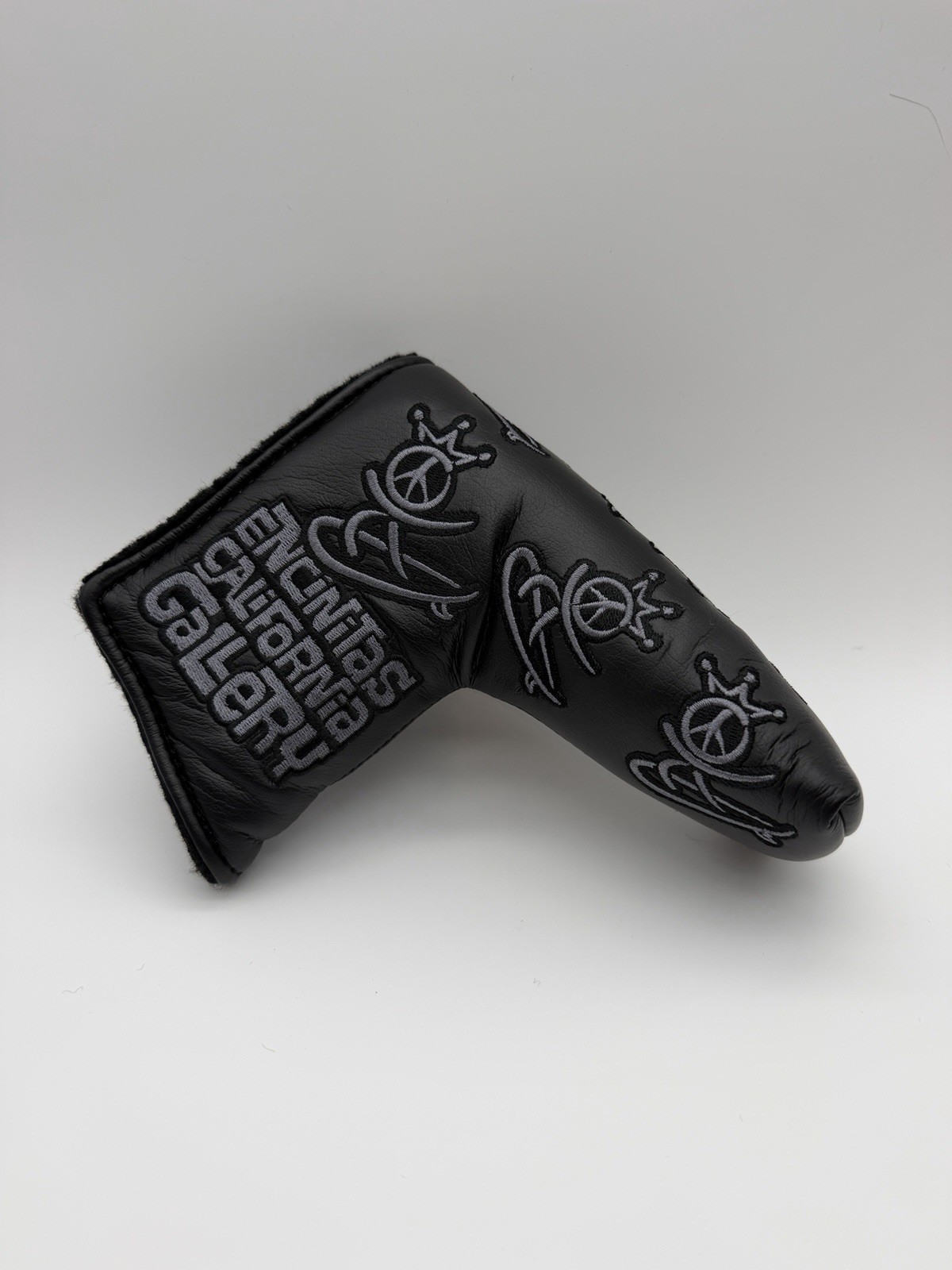 New Rare Scotty Cameron Gallery Peace Surfer Blacked Out Blade Putter Headcover New Rare Scotty Cameron Gallery Peace Surfer Blacked Out Blade Putter Headcover