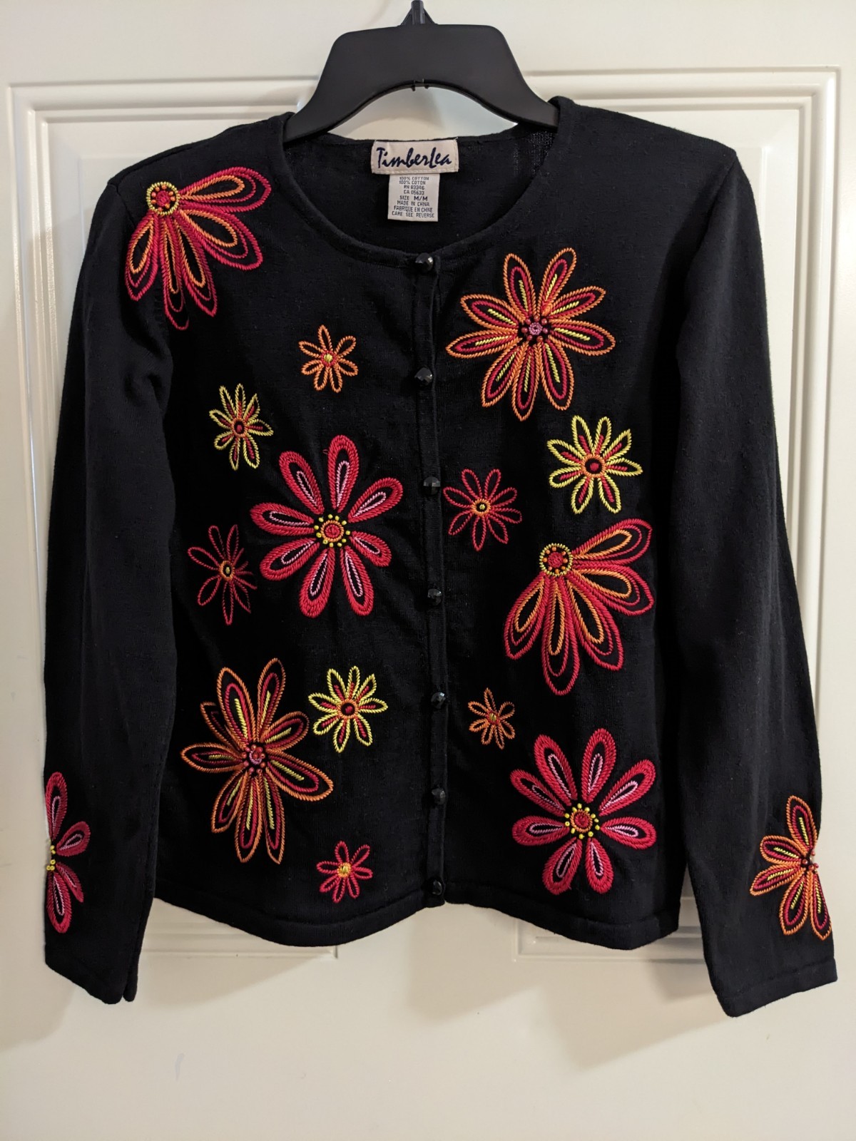 Vintage TImberLea Women\'s M Black Floral Embroidered Cardigan Sweater Vintage TImberLea Women\'s M Black Floral Embroidered Cardigan Sweater