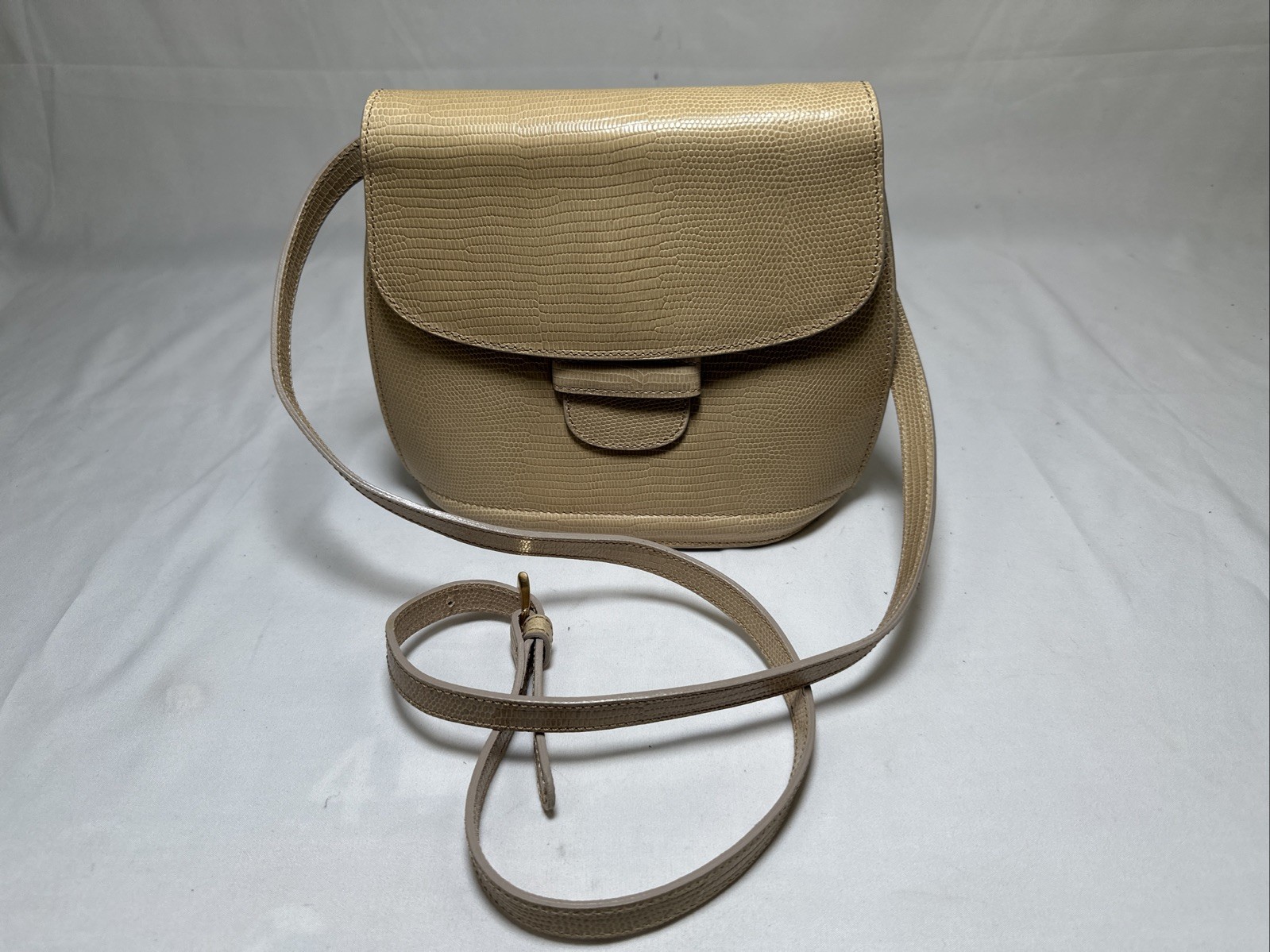Vintage Talbots Made In Italy Beige Lizard Embossed Leather Saddle Crossbody Bag