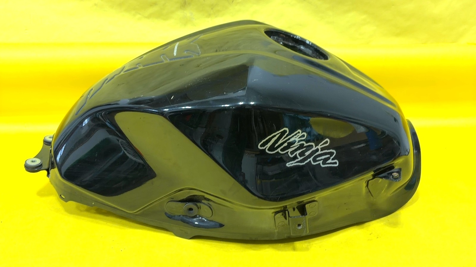 13-17 KAWASAKI NINJA 300 OEM FUEL TANK w/ rust  As pictured.  NO Leaks