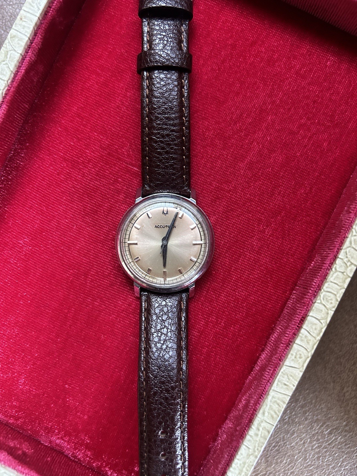 Vintage 1965 Bulova Accutron M5 Men’s Watch - Runs + Hums - As Is Vintage 1965 Bulova Accutron M5 Men’s Watch - Runs + Hums - As Is