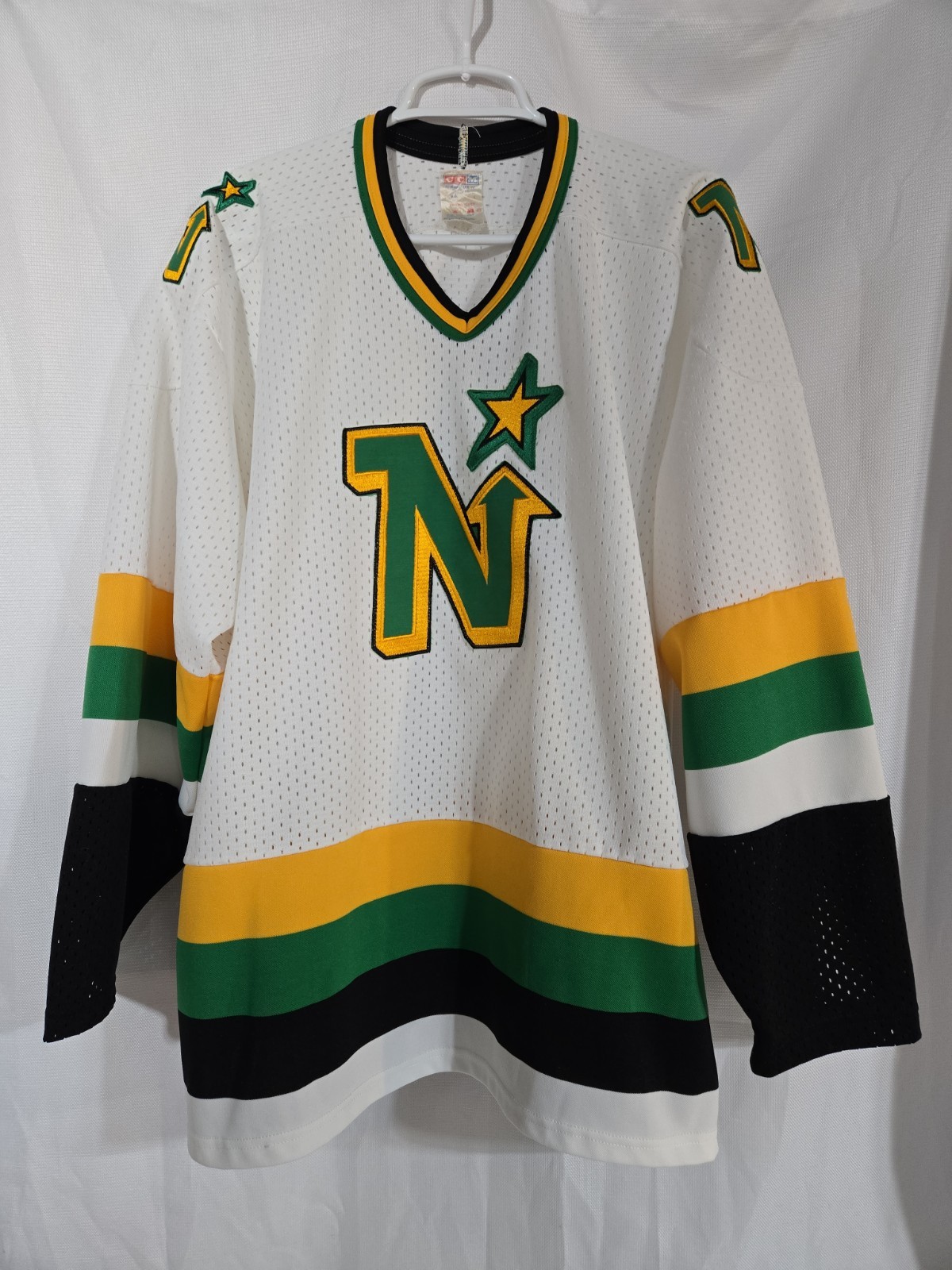 Vintage NHL Minnesota North Stars CCM Hockey Jersey Men\'s Large White 