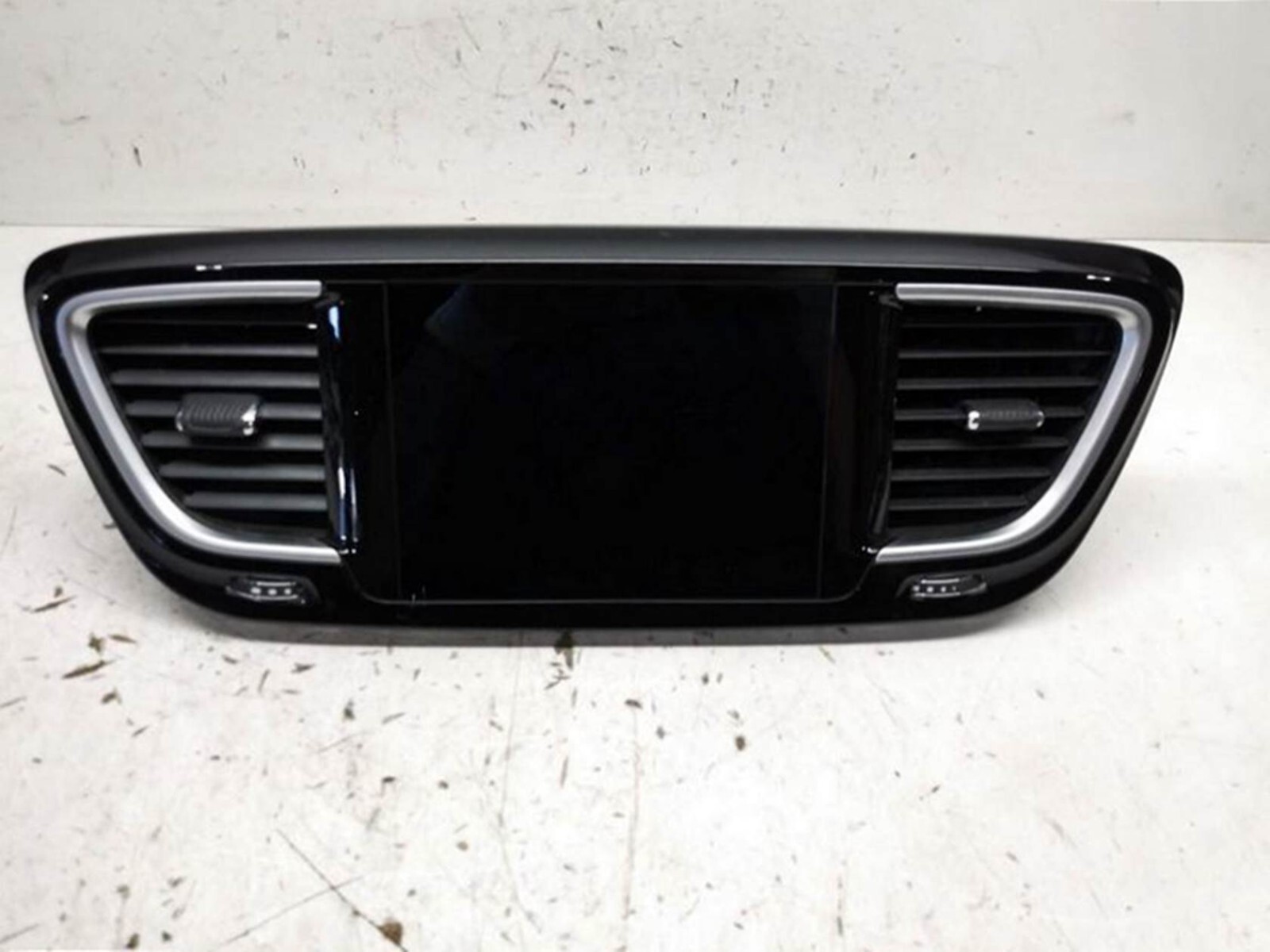 2017 Chrysler Pacifica Dash Mounted 8.4\