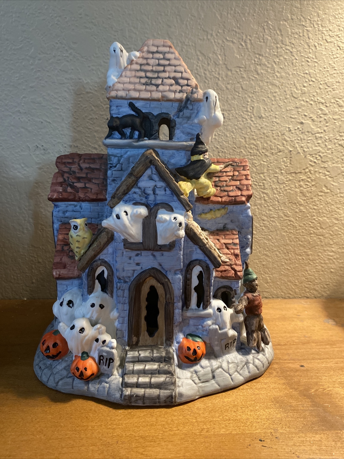 87 Flambro Haunted House Illuminated Ghostly Window Halloween Ceramic Decoration 87 Flambro Haunted House Illuminated Ghostly Window Halloween Ceramic Decoration