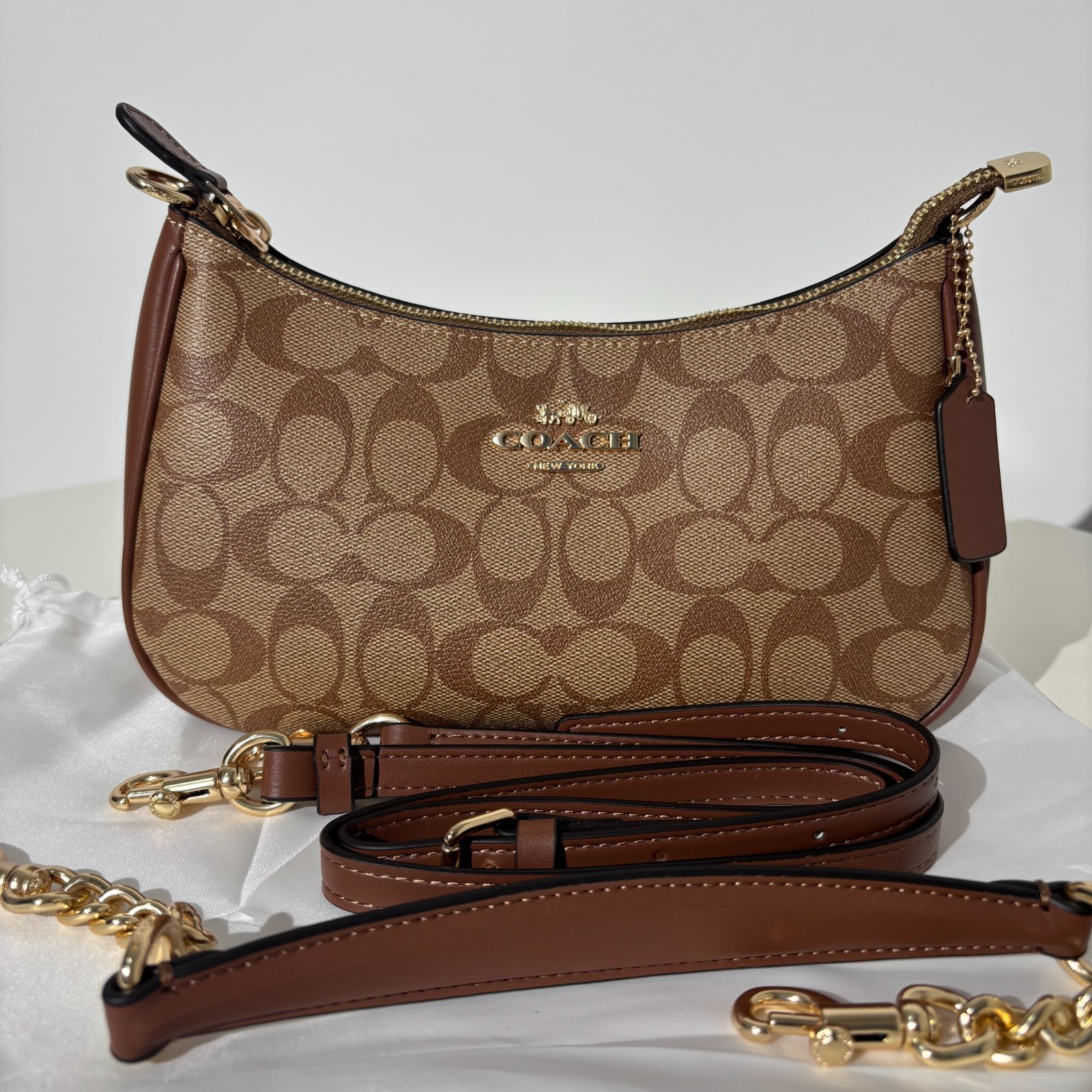 Coach Teri CV933 Signature Canvas Shoulder Bag 2 Straps Crossbody Hobo Purse Coach Teri CV933 Signature Canvas Shoulder Bag 2 Straps Crossbody Hobo Purse