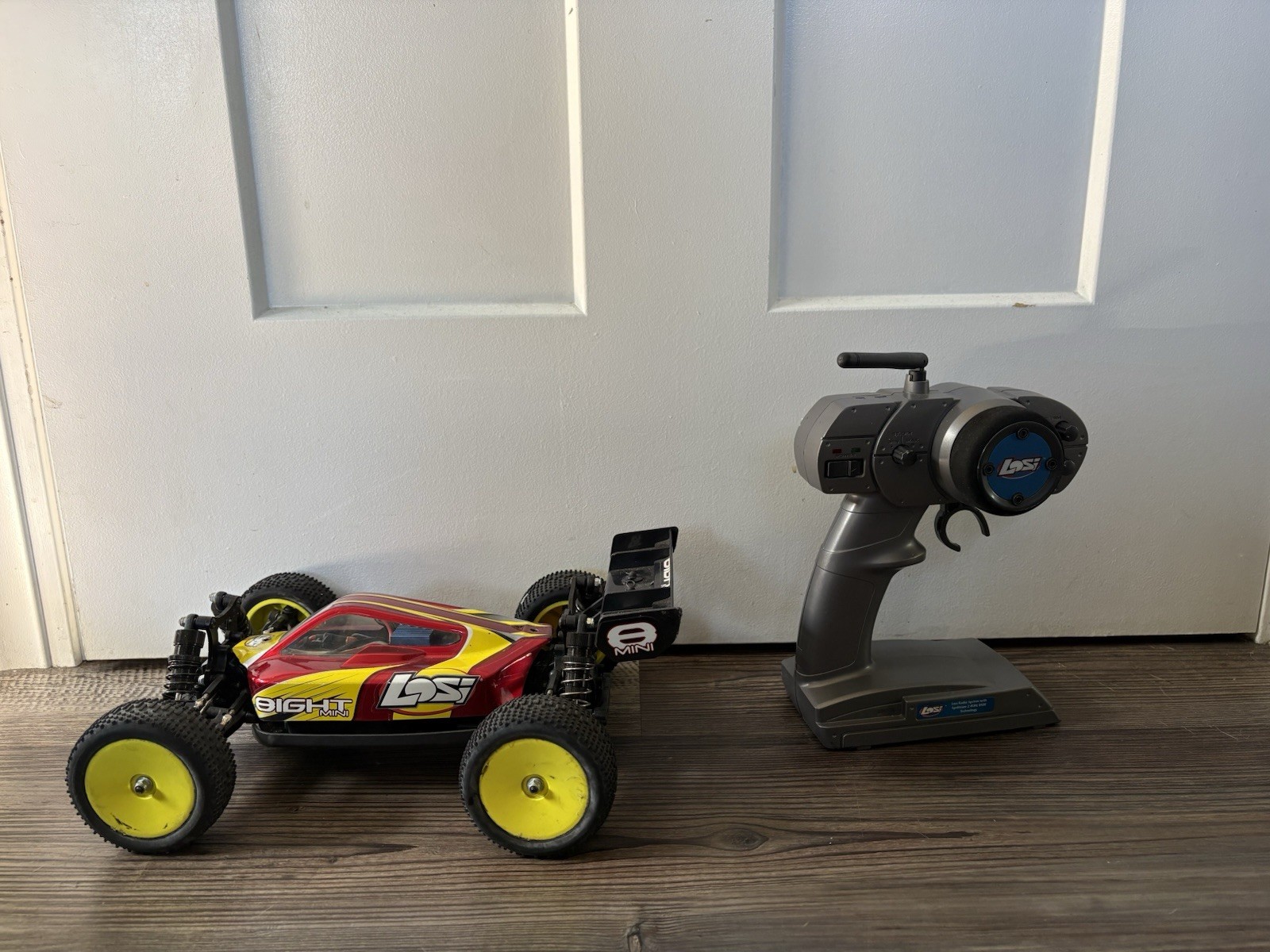 Team Losi Mini 8ight 1/14 4wd Brushless Buggy W Remote WORKS Team Losi Mini 8ight 1/14 4wd Brushless Buggy W Remote WORKS