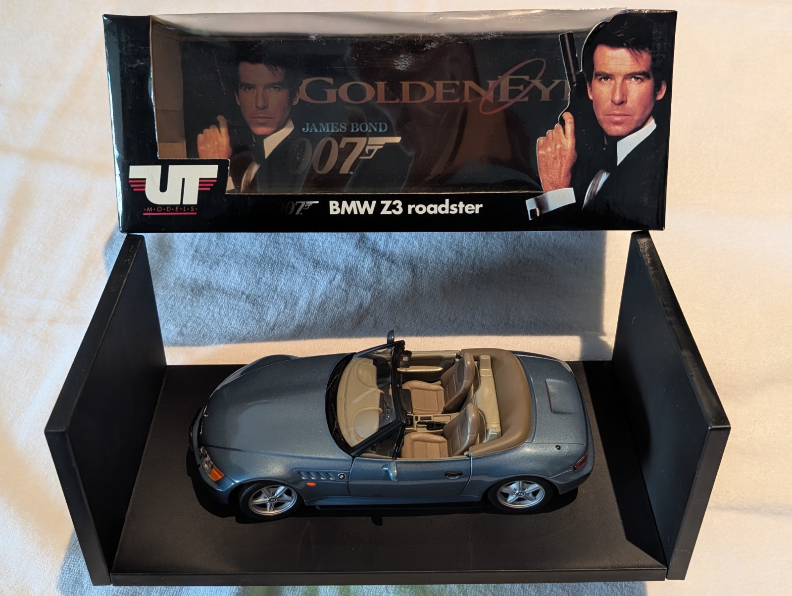 EUC Vtg. 1995/6 BMW Z3 Roadster (Bond 007) 1:18-scale Diecast Car and Box (UT) EUC Vtg. 1995/6 BMW Z3 Roadster (Bond 007) 1:18-scale Diecast Car and Box (UT)
