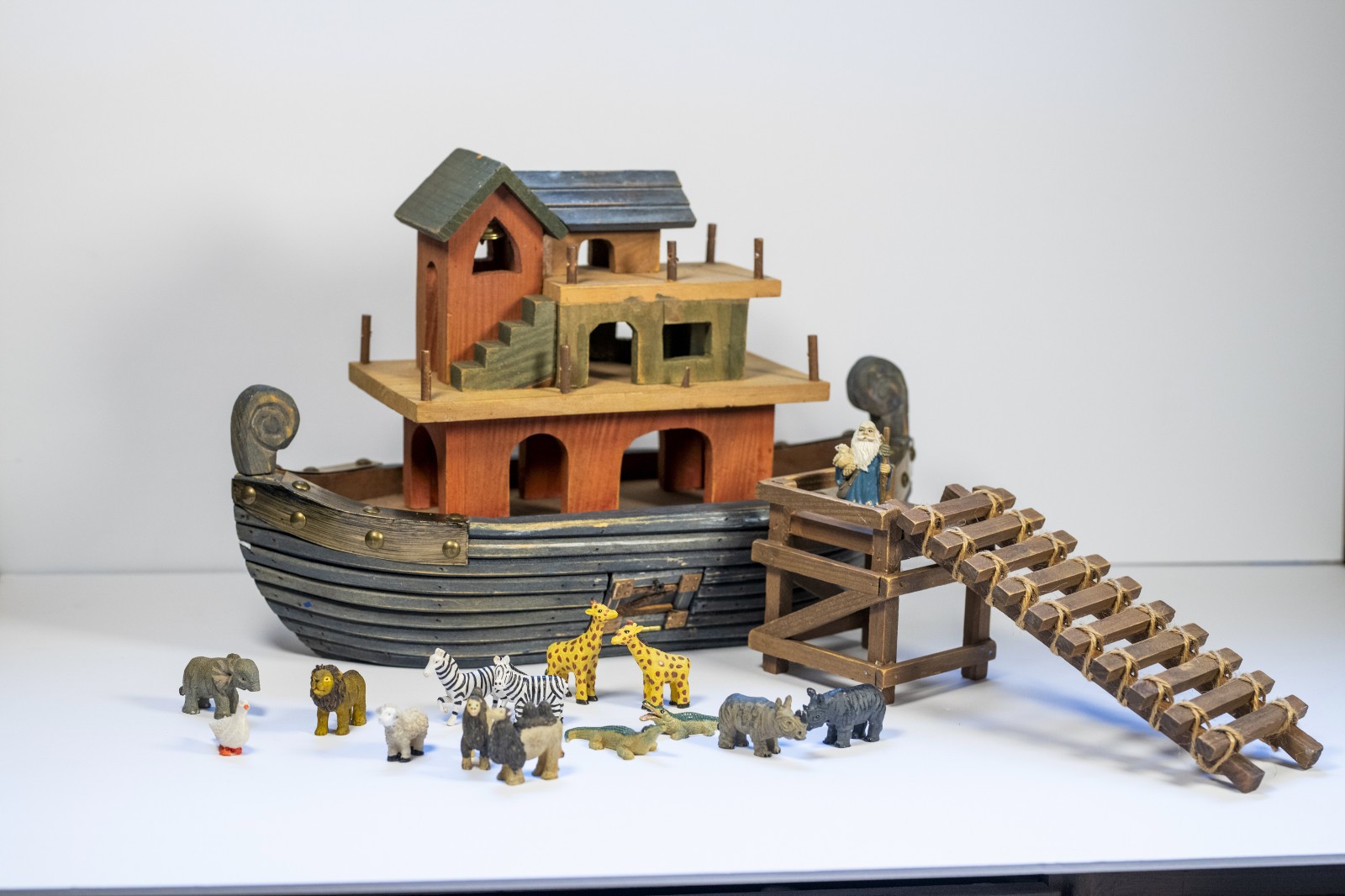 Vintage Wooden Noah’s Ark Many Pieces