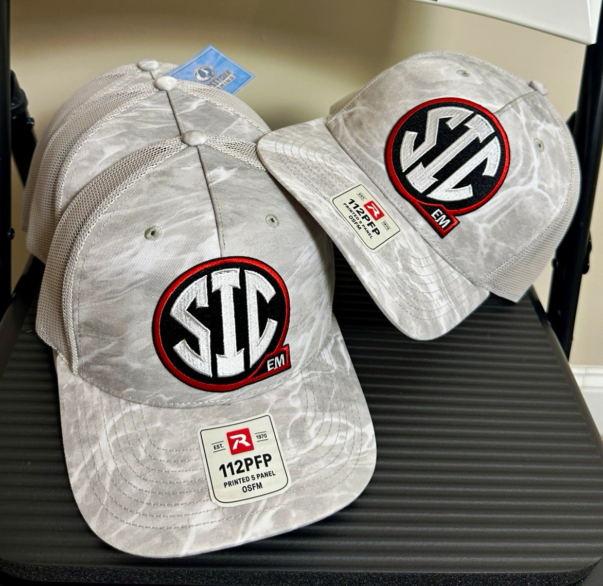 Georgia Bulldogs Sic’em Richardson 112 (Mossy Oak Bonefish Camo) Trucker Hats