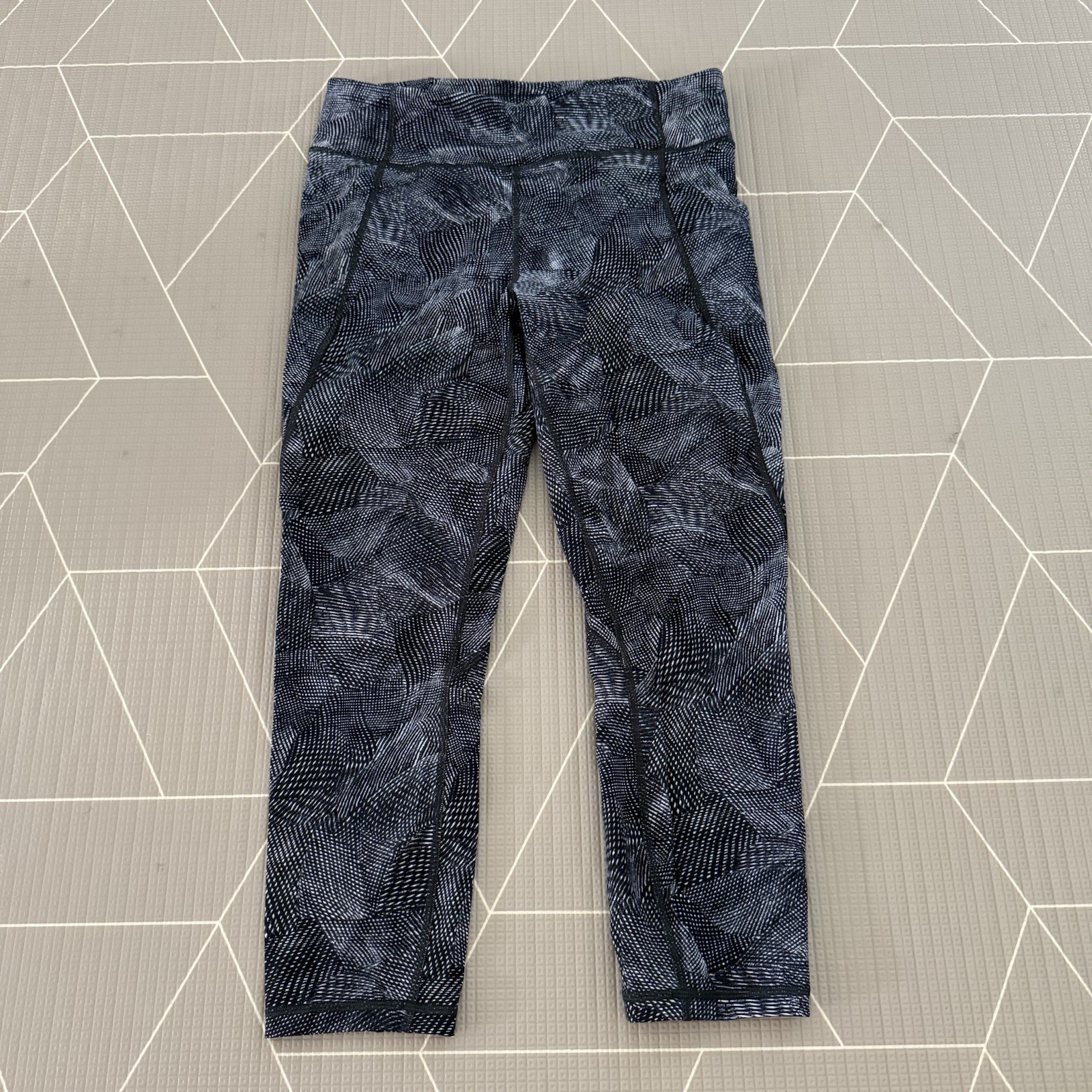 Lululemon Time To Sweat Crop 23\