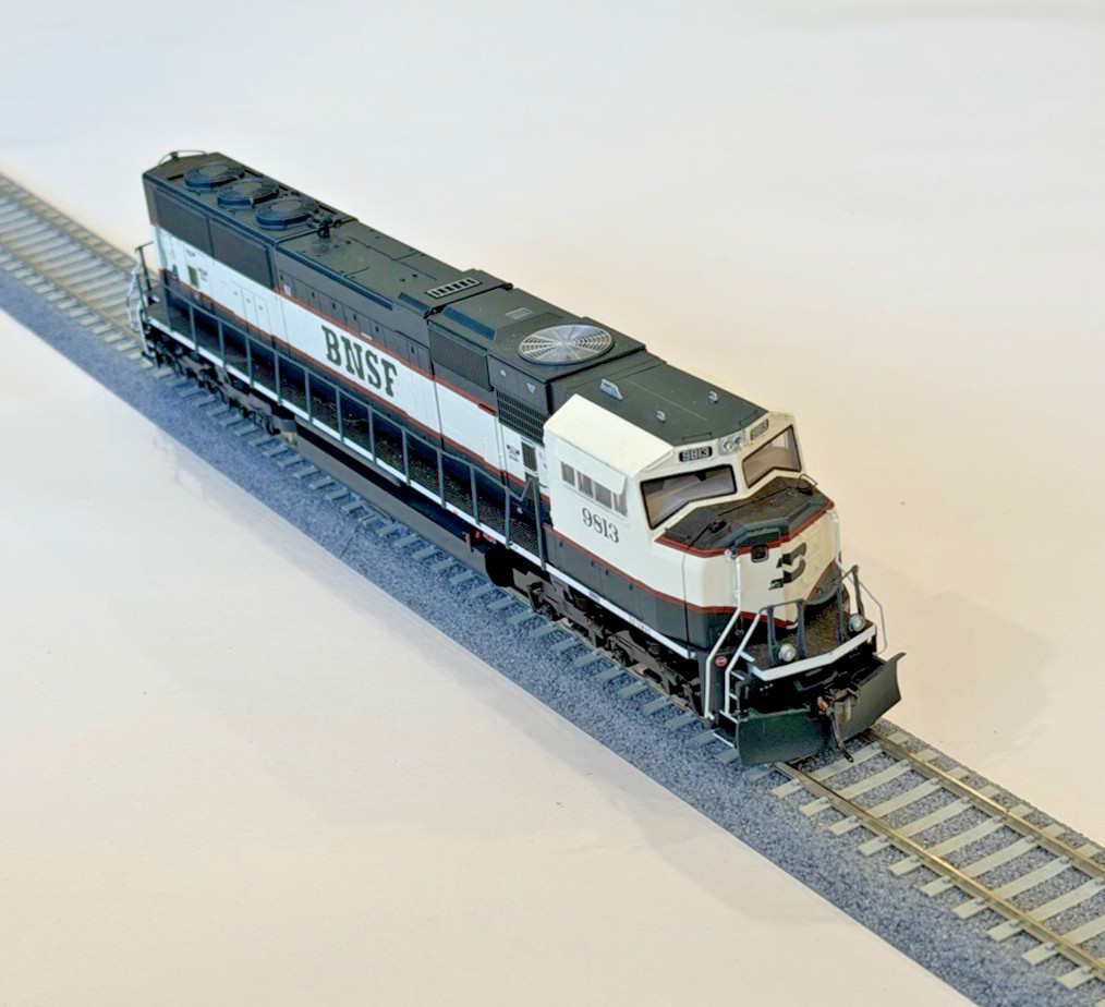 HO Scale Athearn Genesis SD70MAC BN Executive Locomotive #9813 BNSF DCC Equipped