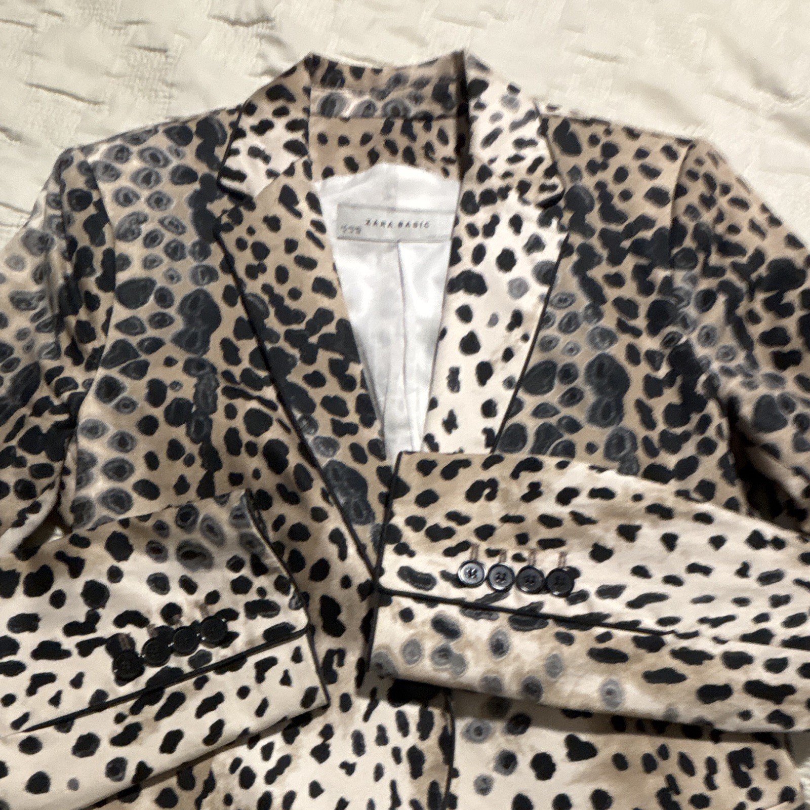 Zara Basic Collection Leopard Print With Black Piping One Button Closure Size M