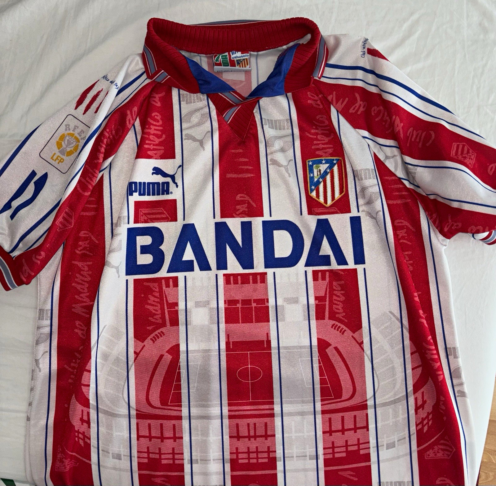 Authentic 1996/97 Atletico Madrid home kit, size Medium
