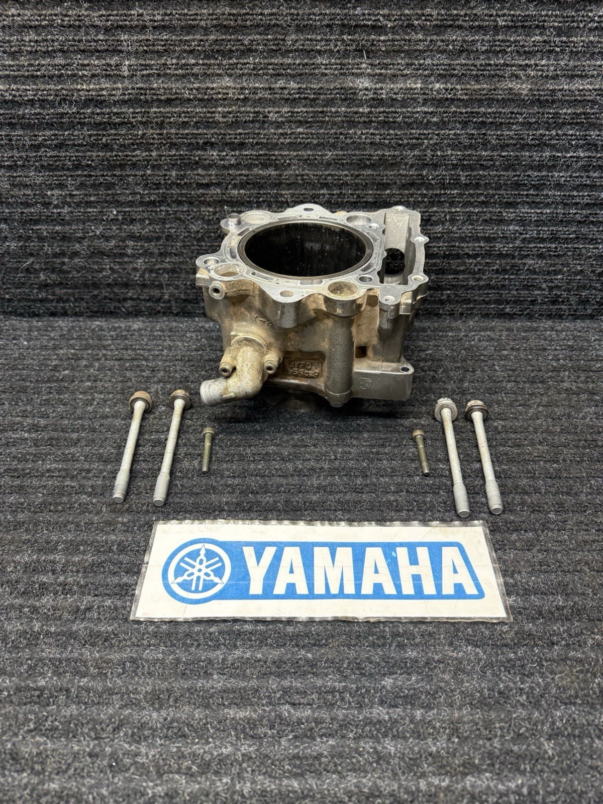 π₯ 03 01-05 Yamaha Raptor 660R 660 R OEM Cylinder With Stud Bolts #827 π₯ 03 01-05 Yamaha Raptor 660R 660 R OEM Cylinder With Stud Bolts #827