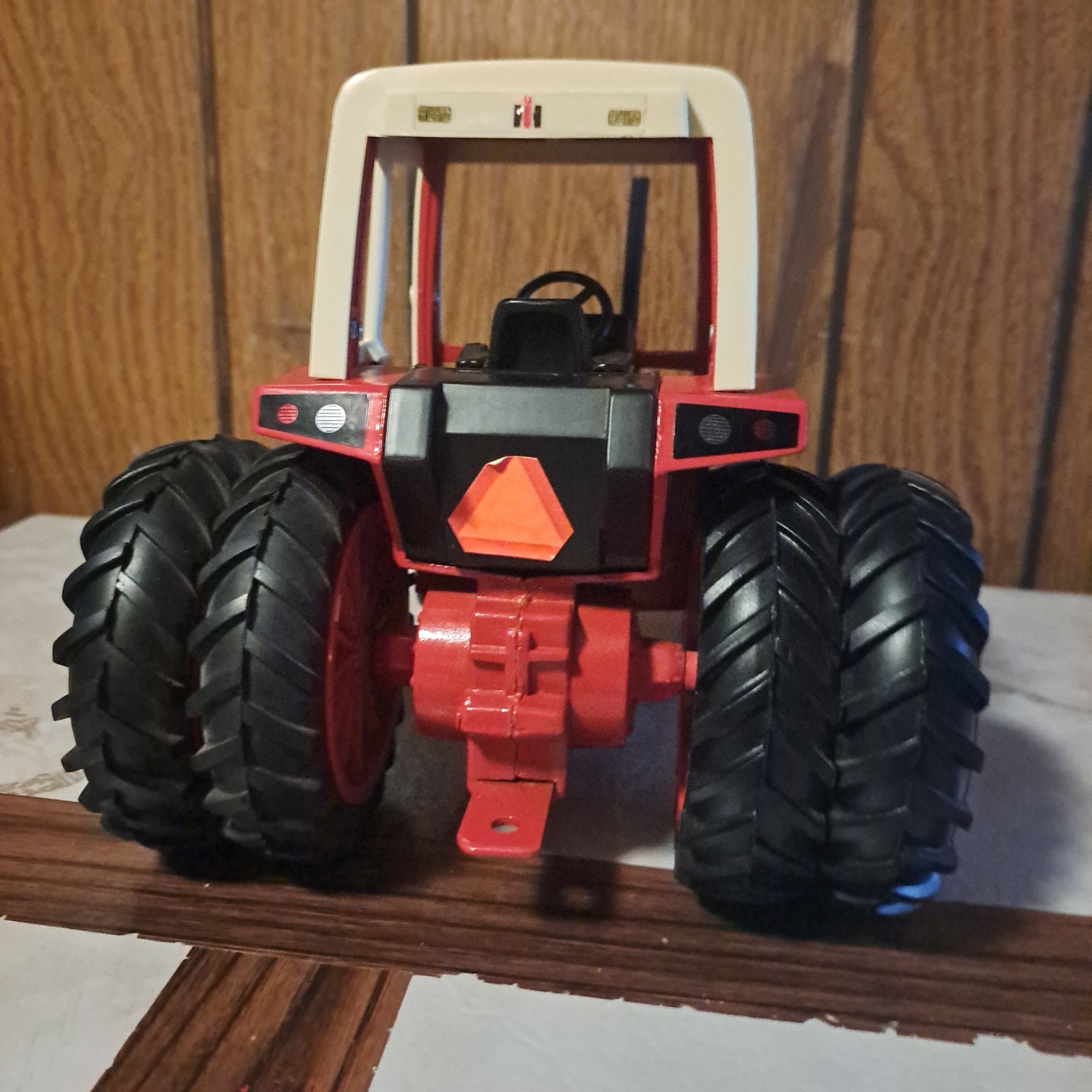 1976 INTERNATIONAL 1586