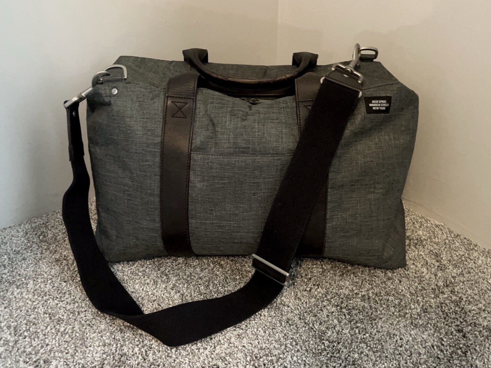 🌟Jack Spade Tech Oxford Wing Duffle Bag Gray W/Green Interior. Leather & Strap.