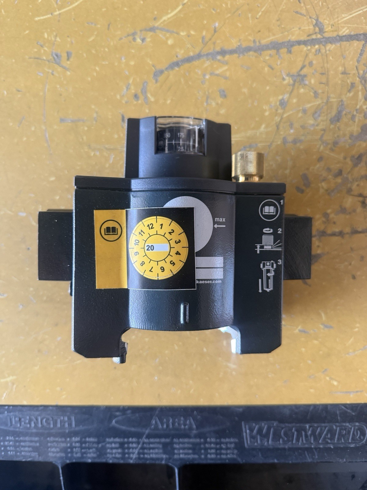 Kaeser compressed air filter head assembly