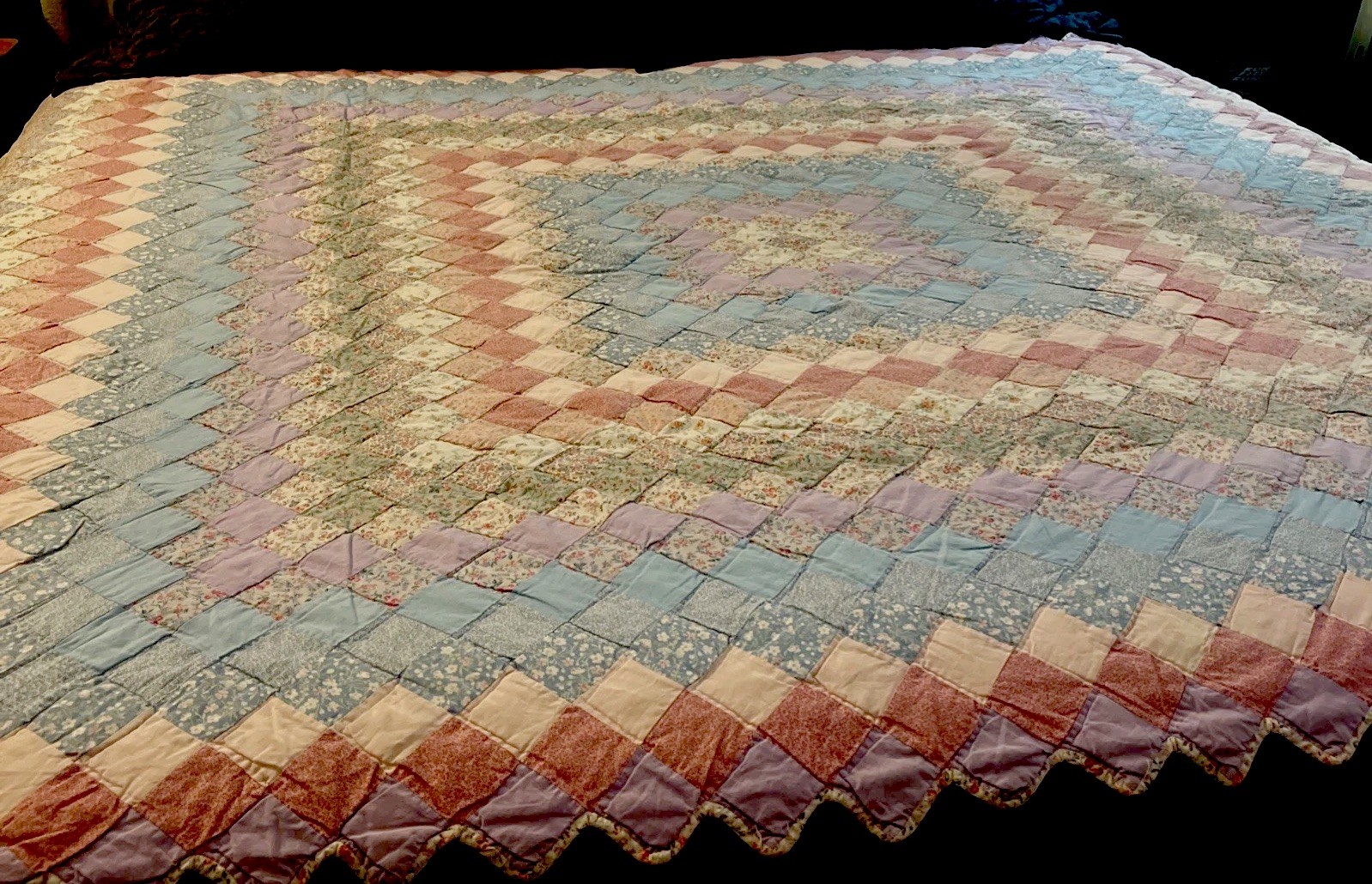 Arch Quilt Hawthorne 82 x 68 Dainty Florals, Pink, Sage, Blue Bedspread