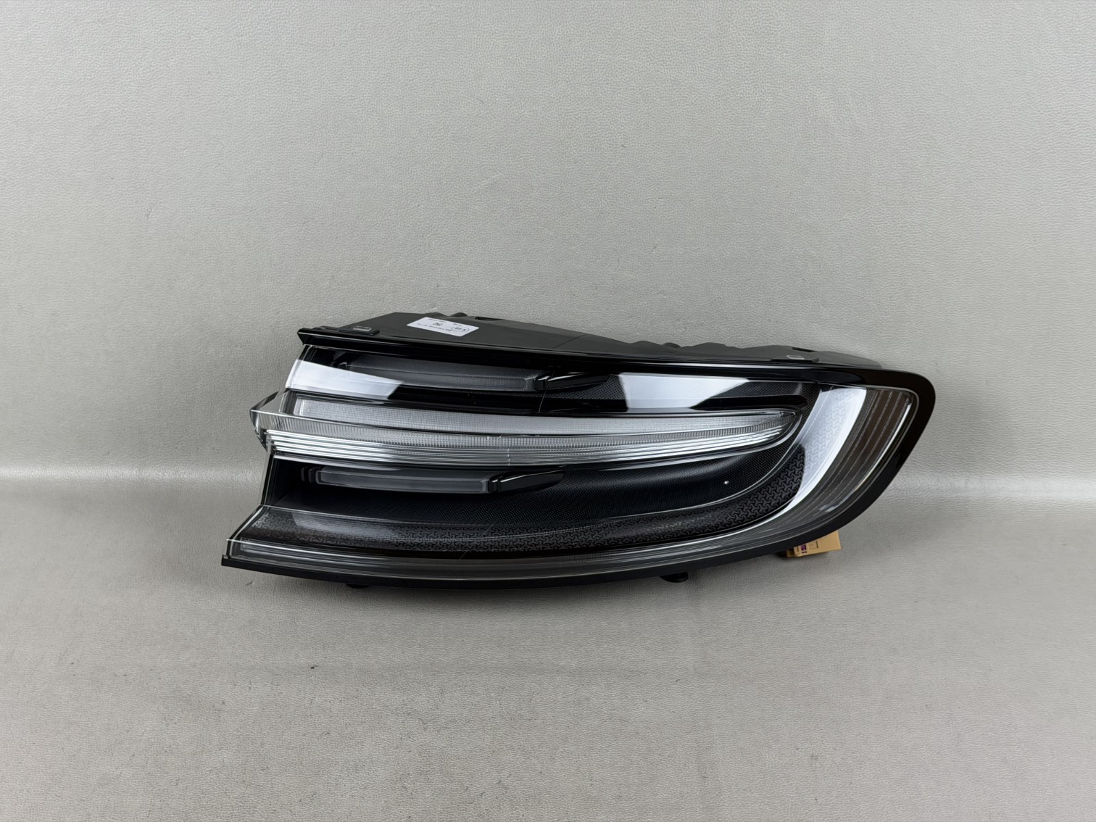 Perfect 2019-2021 Porsche Macan Right Passenger Outer Side Tail Light OEM LED