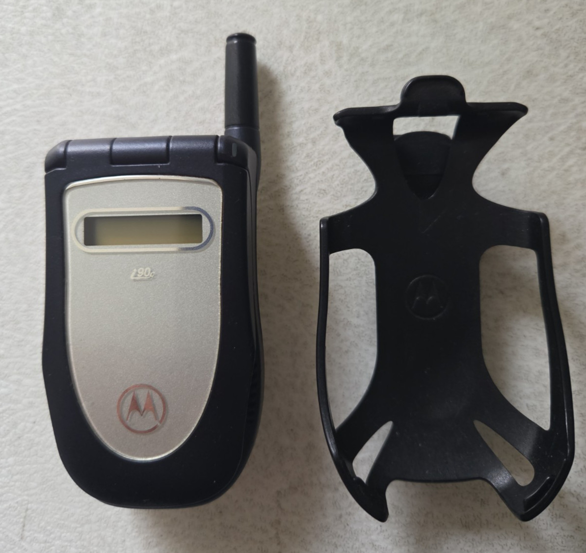 Motorola i90c Flip phone Very Rare For Collectors Nextel Network with belt Clip Motorola i90c Flip phone Very Rare For Collectors Nextel Network with belt Clip