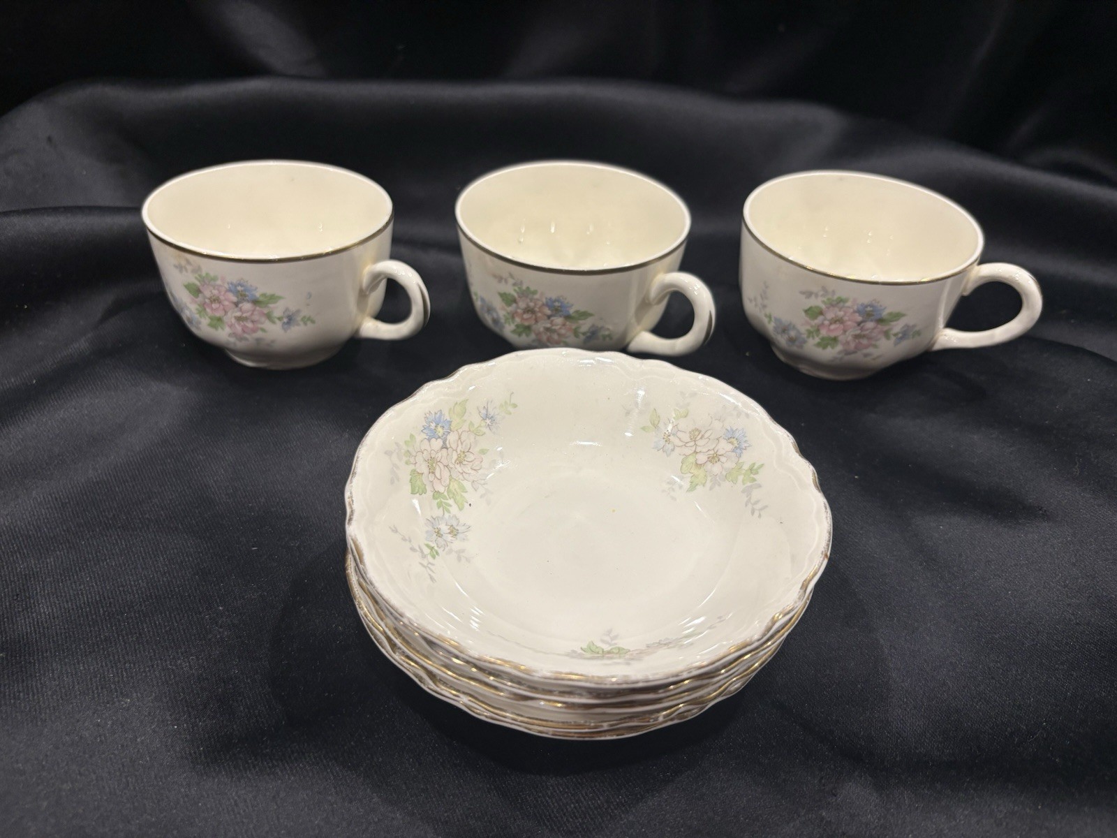 Five (5) Vintage Homer Laughlin Dessert Bowls & Three (3) Coffee Cups (E47N6) Five (5) Vintage Homer Laughlin Dessert Bowls & Three (3) Coffee Cups (E47N6)